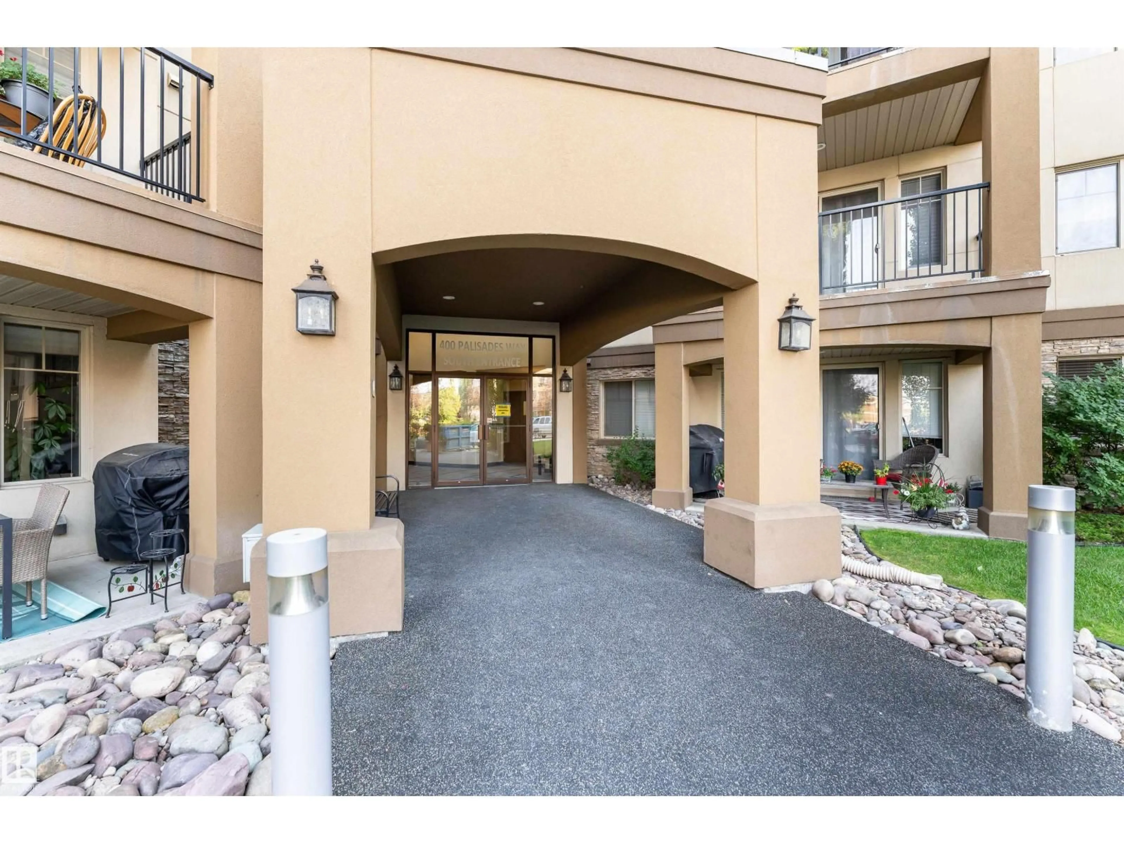 Indoor foyer for 400 - 238 PALISADES WAY, Sherwood Park Alberta T8H0H4