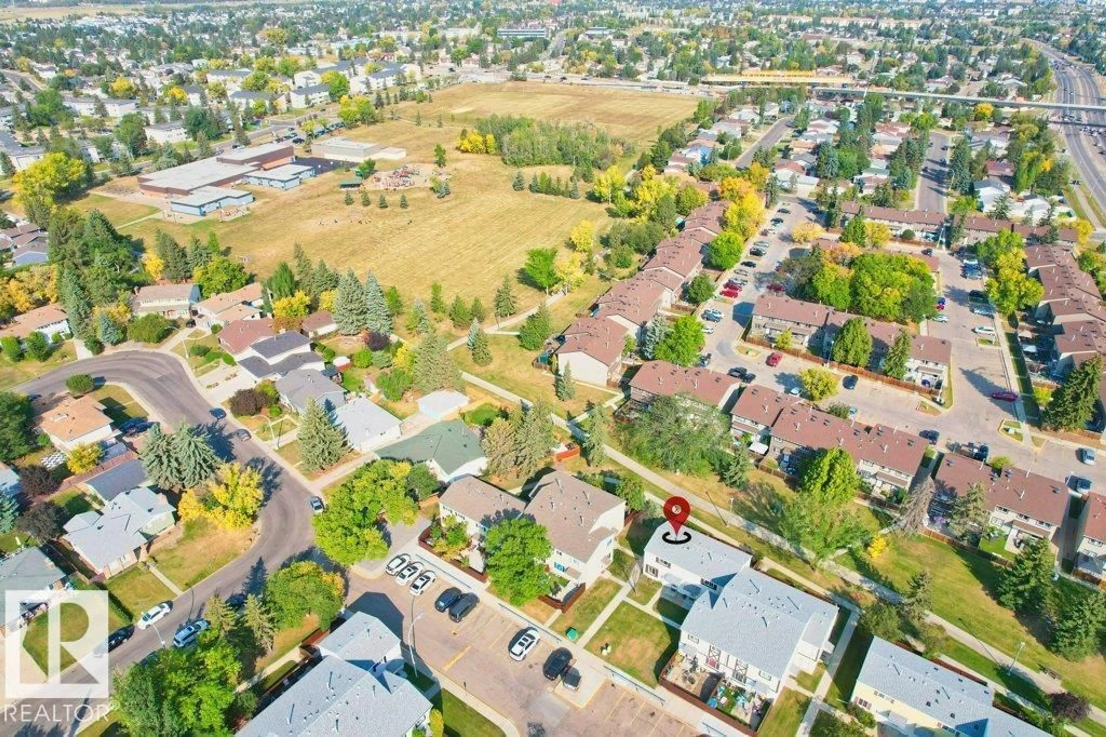 A pic from outside/outdoor area/front of a property/back of a property/a pic from drone, street for 122 PRIMROSE GARDENS GD, Edmonton Alberta T5T0R1