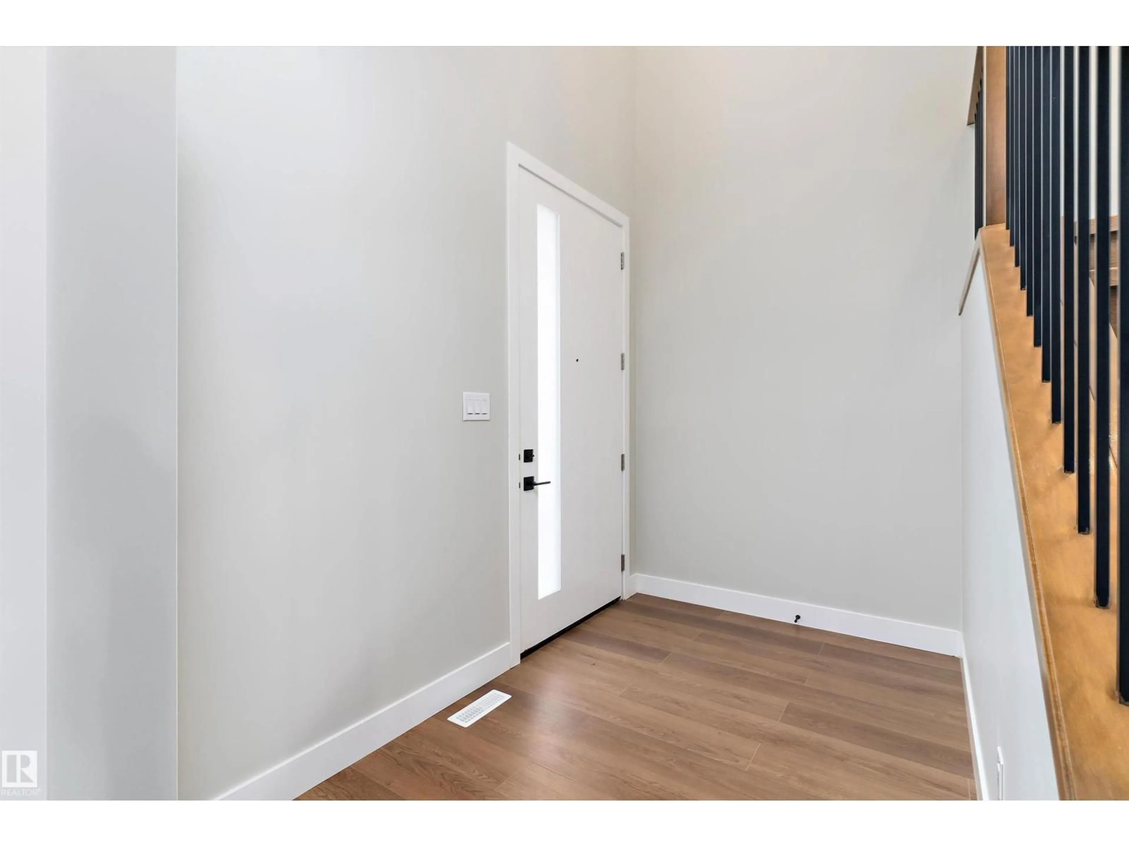 Indoor entryway for 1 EVERGREEN CR, Calmar Alberta T0C0V0