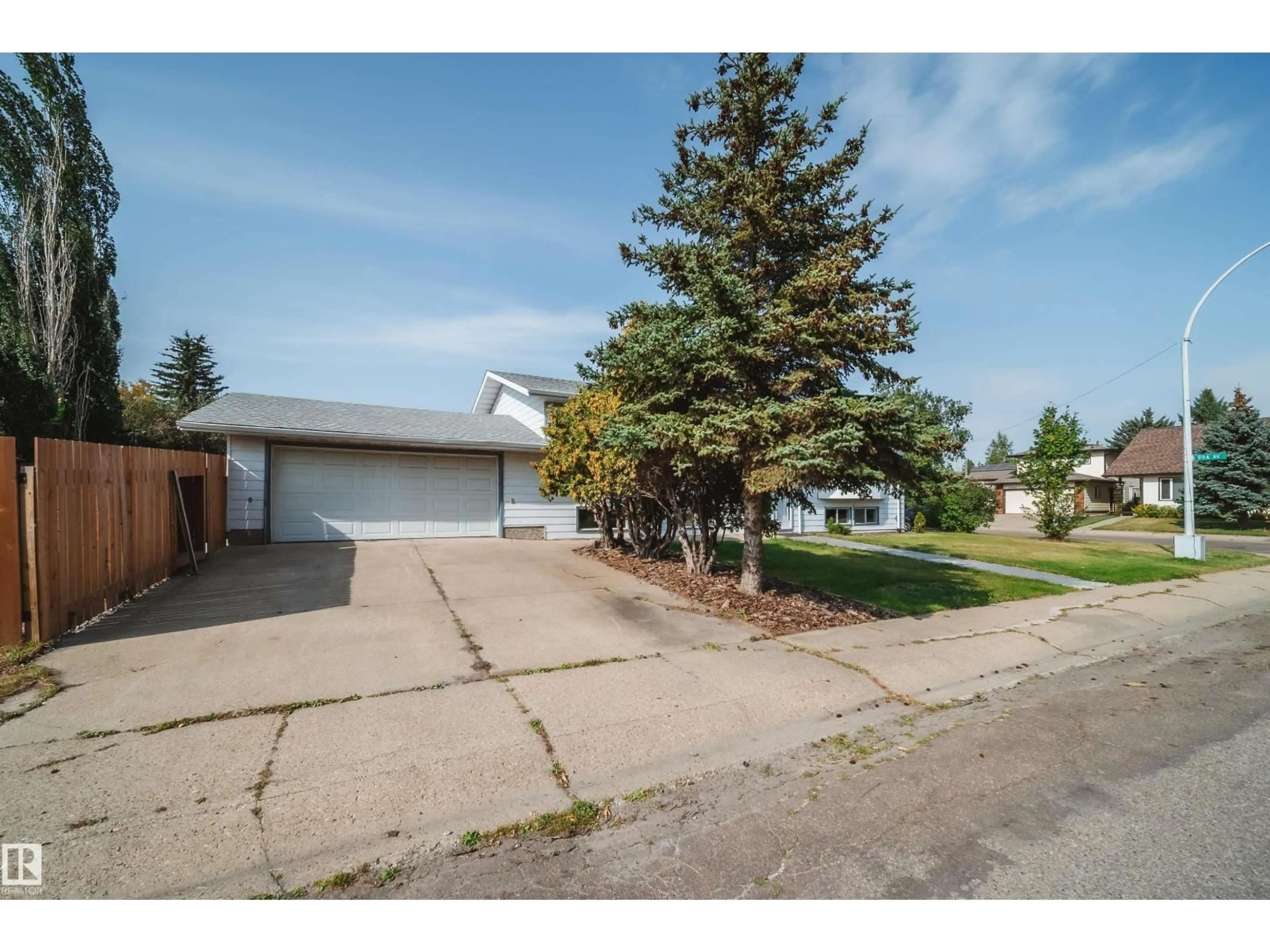 A pic from outside/outdoor area/front of a property/back of a property/a pic from drone, street for 18851 99A AV NW, Edmonton Alberta T5T3M9