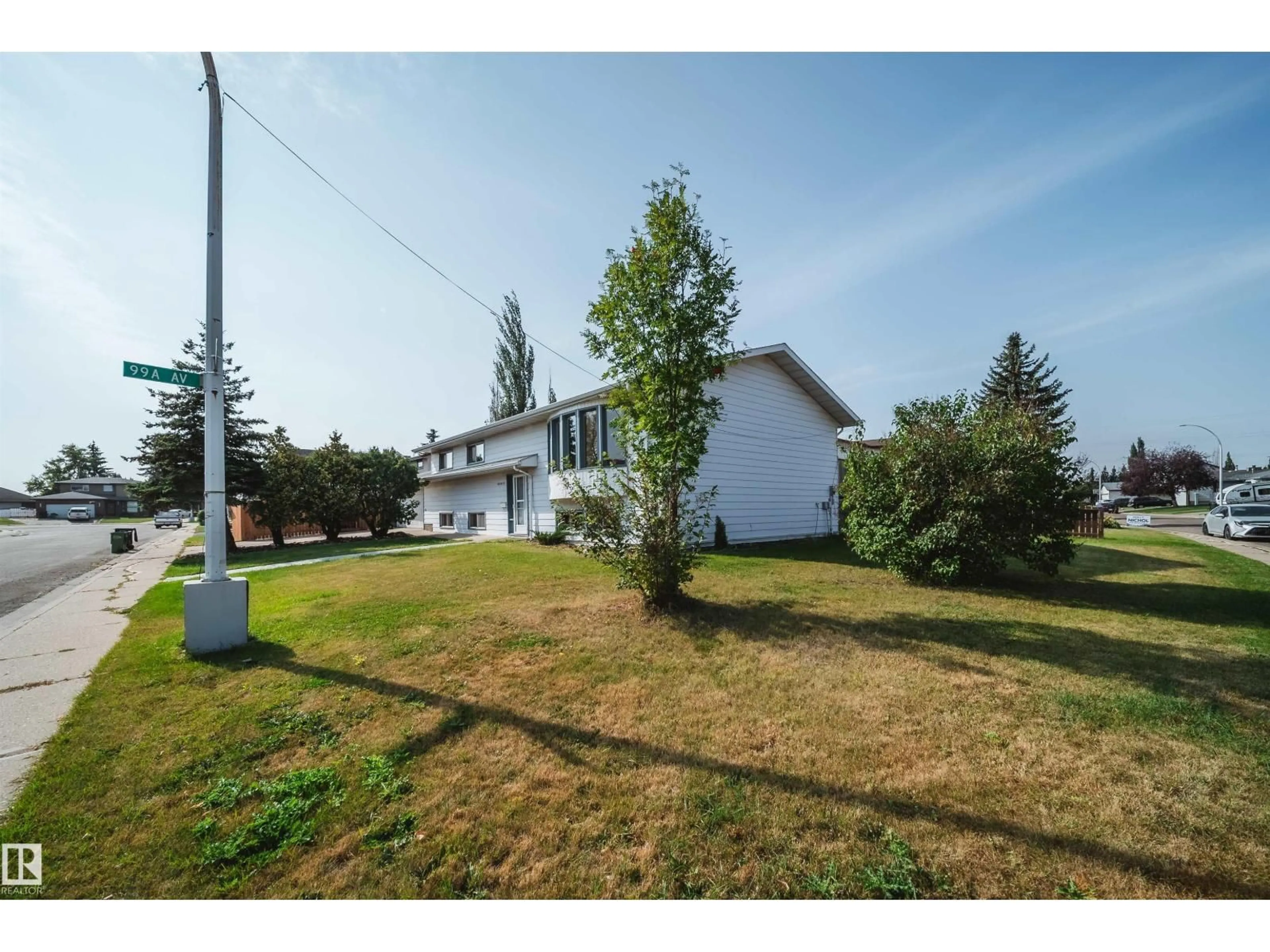 A pic from outside/outdoor area/front of a property/back of a property/a pic from drone, unknown for 18851 99A AV NW, Edmonton Alberta T5T3M9