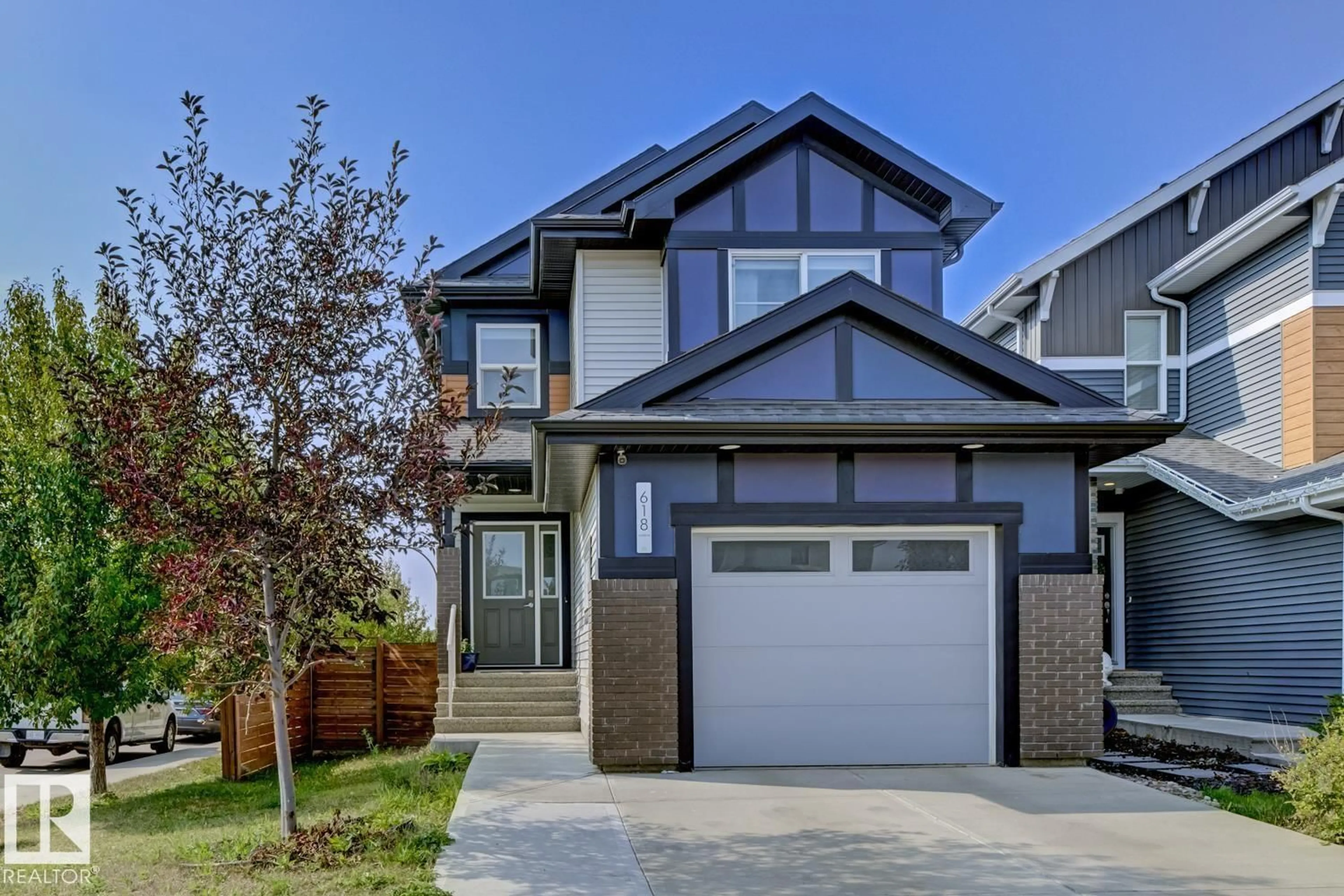 Home with vinyl exterior material, street for 618 40 ST, Edmonton Alberta T6X1A4