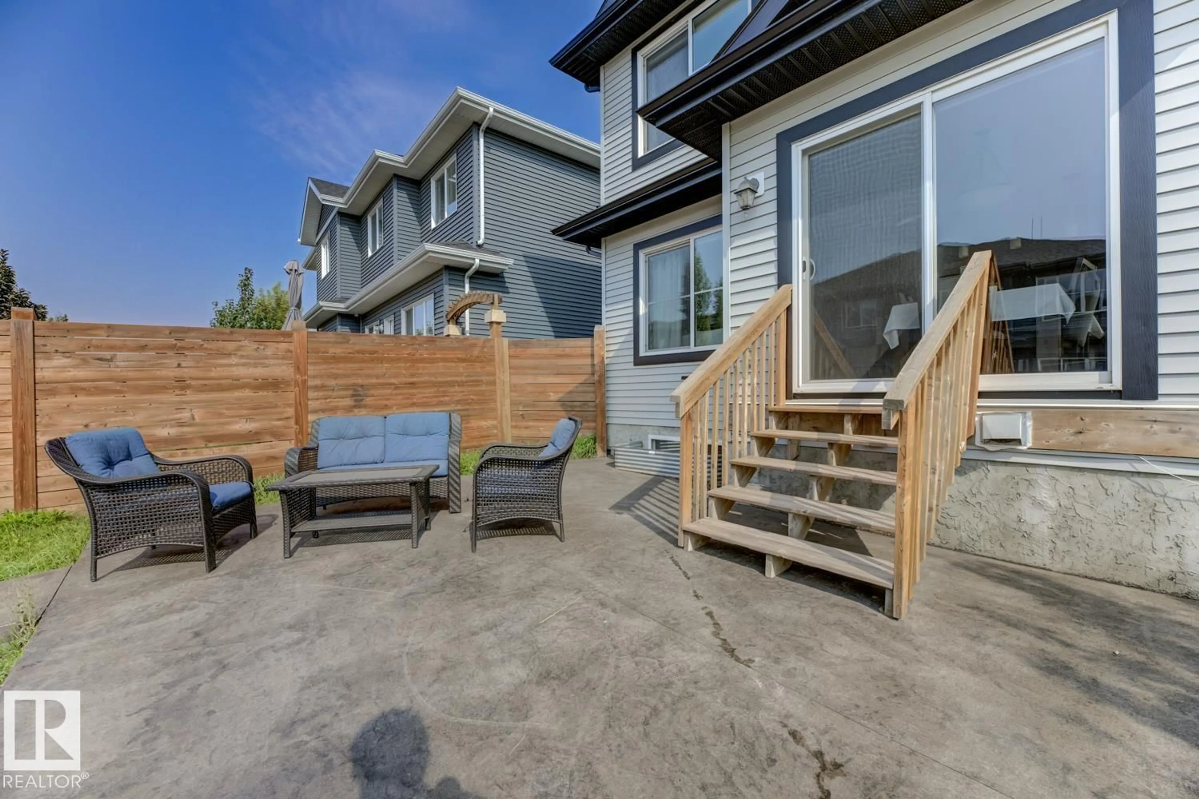 Patio, street for 618 40 ST, Edmonton Alberta T6X1A4
