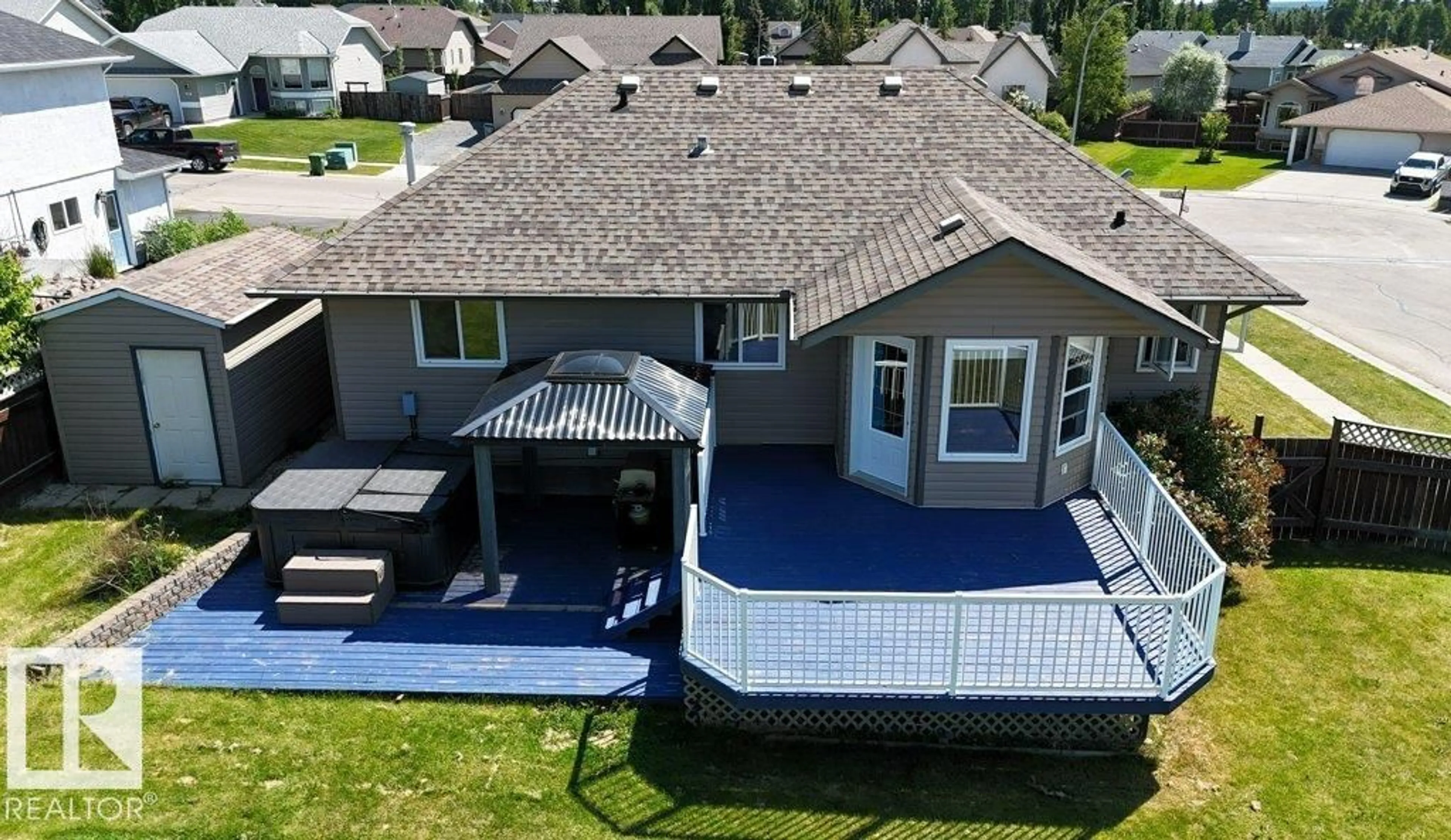 A pic from outside/outdoor area/front of a property/back of a property/a pic from drone, unknown for 916 62A ST, Edson Alberta T7E1Y6