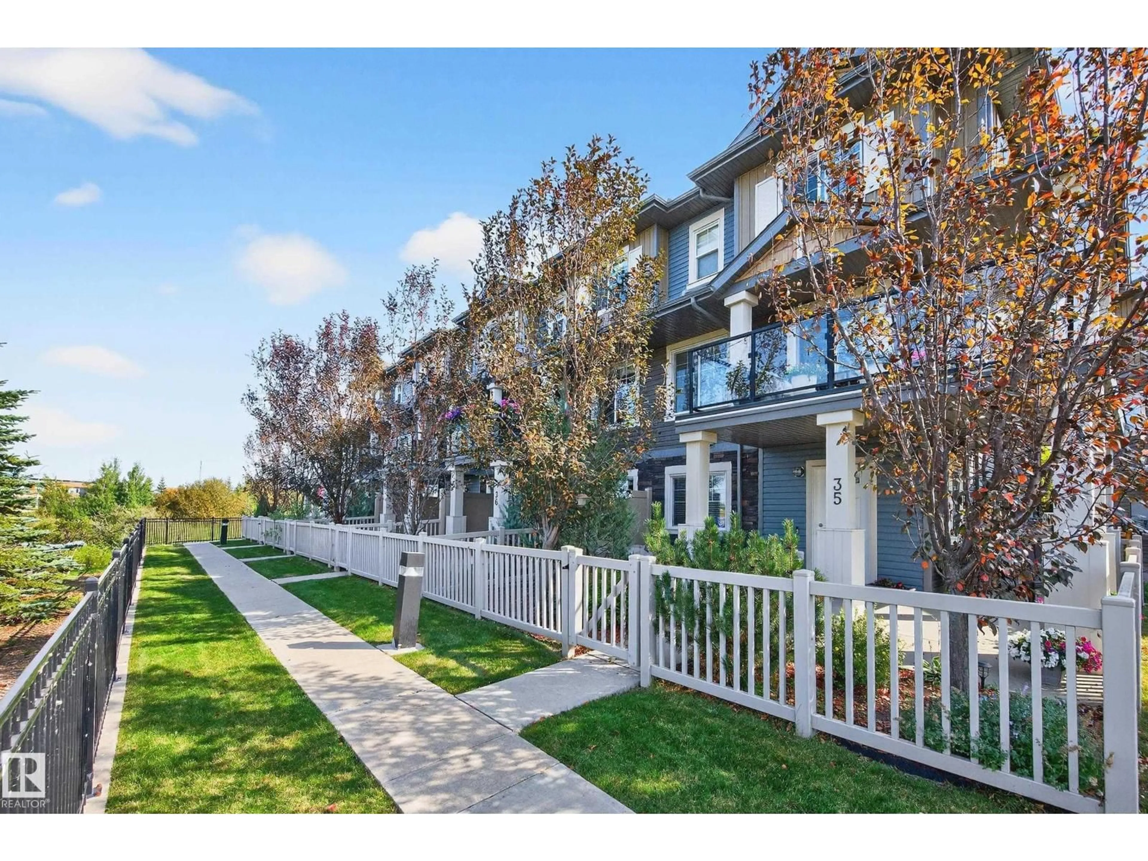 A pic from outside/outdoor area/front of a property/back of a property/a pic from drone, unknown for SW - 36 1030 CHAPPELLE BV, Edmonton Alberta T6W2K7