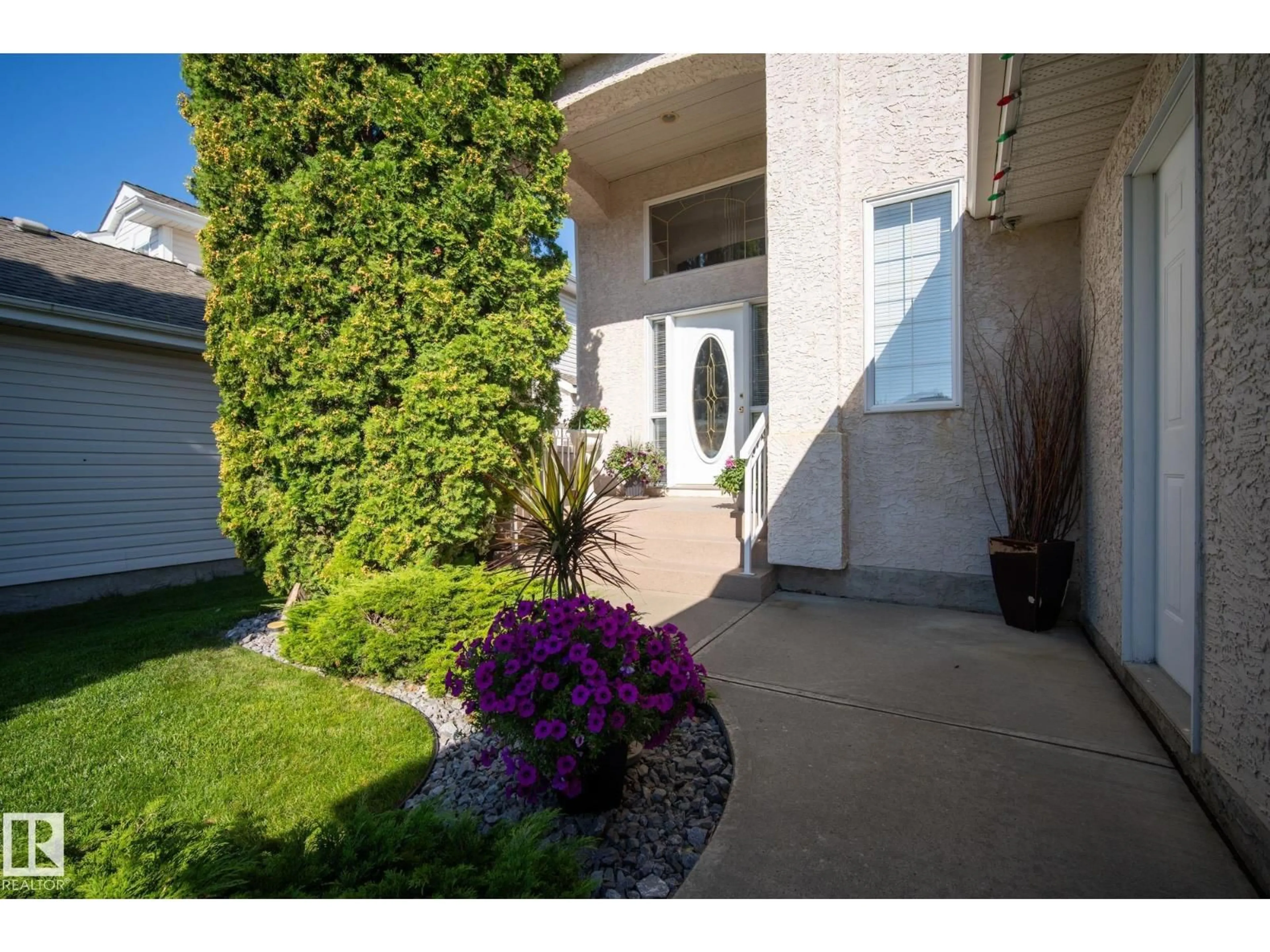 Unknown for 11570 13 AV, Edmonton Alberta T6J7B3