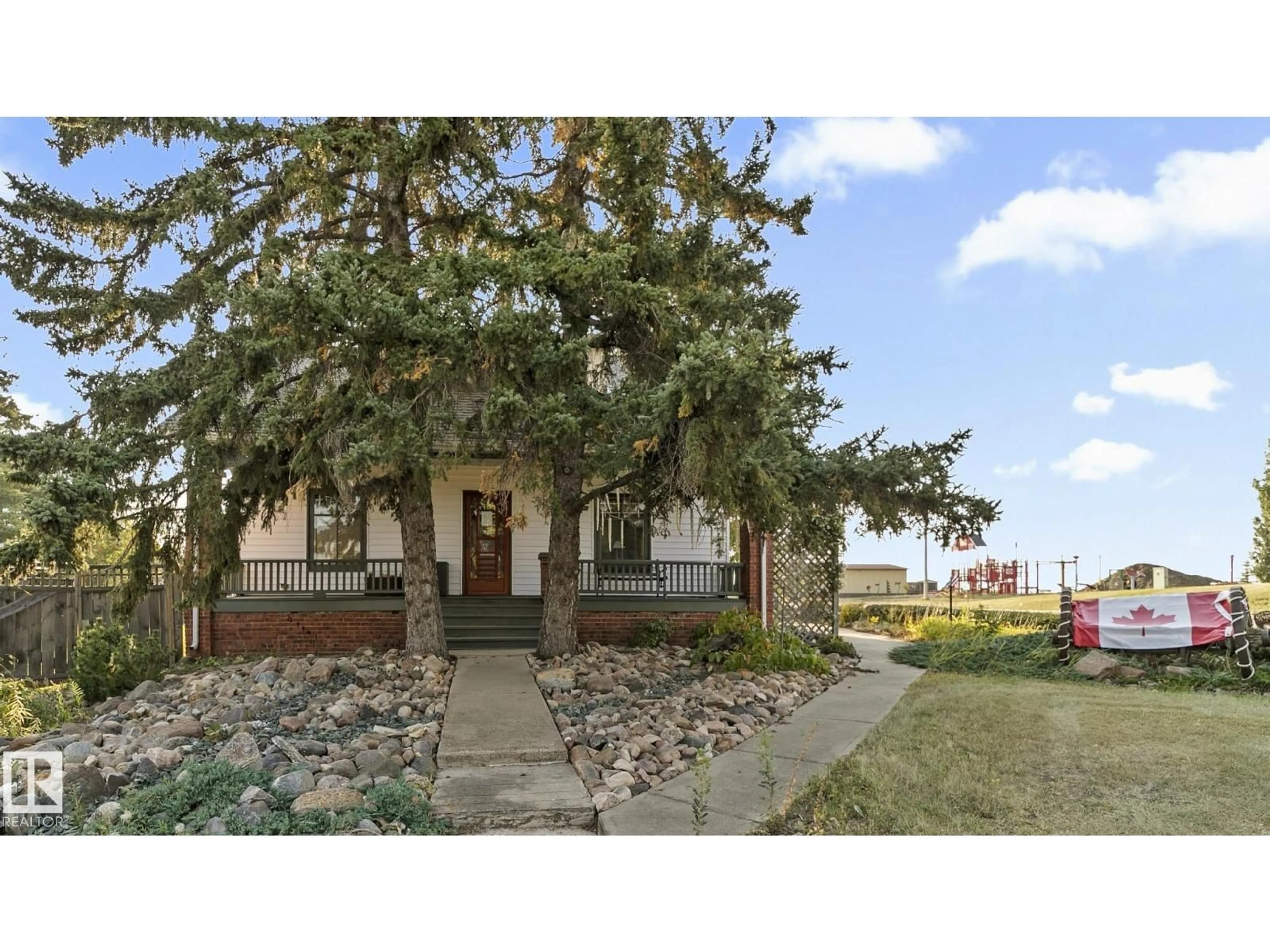A pic from outside/outdoor area/front of a property/back of a property/a pic from drone, street for 50 - 4803 MCLEOD ST, Lougheed Alberta T0B2V0