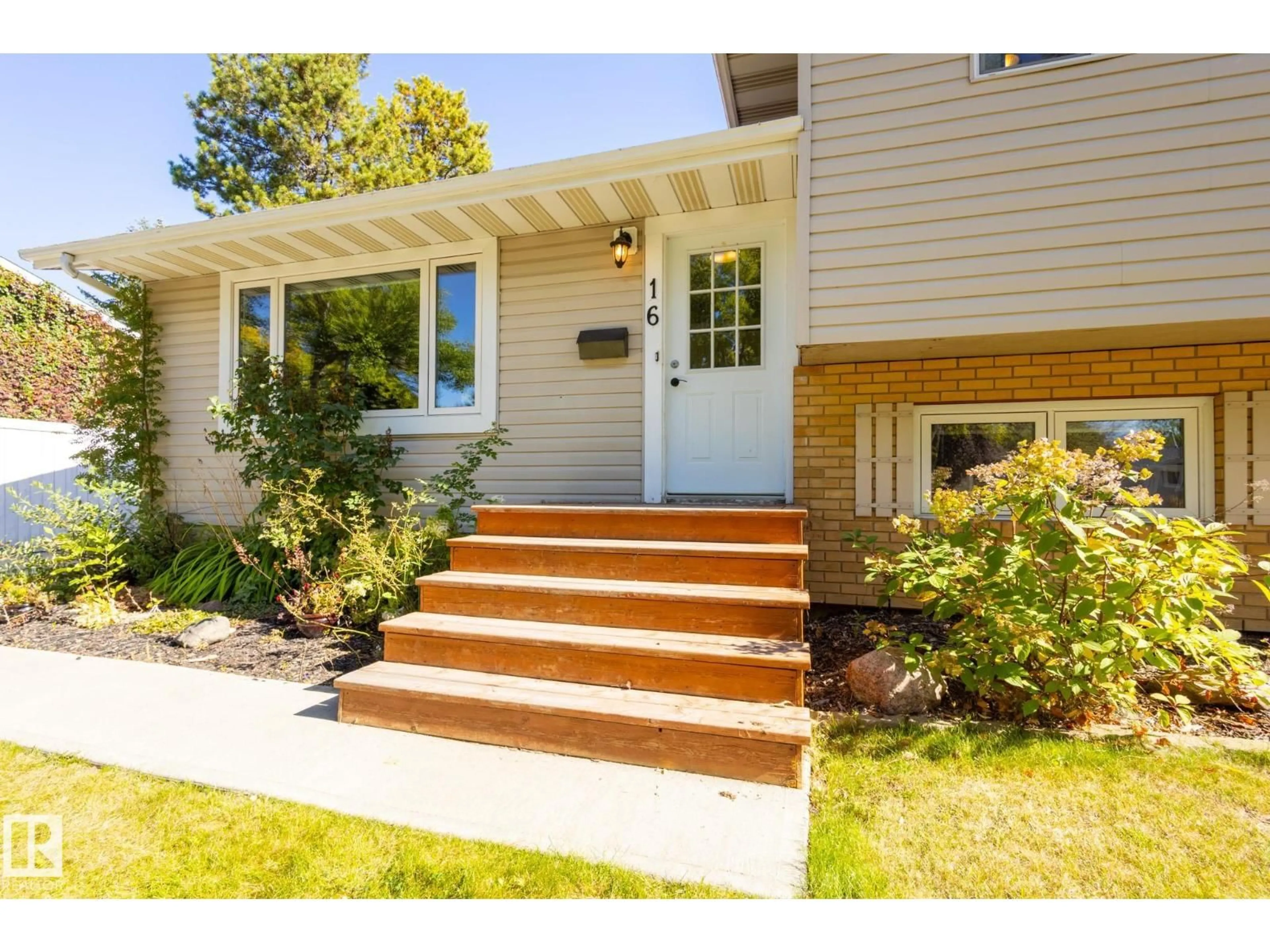 Home with vinyl exterior material, street for 16 LAROSE DR, St. Albert Alberta T8N1S6