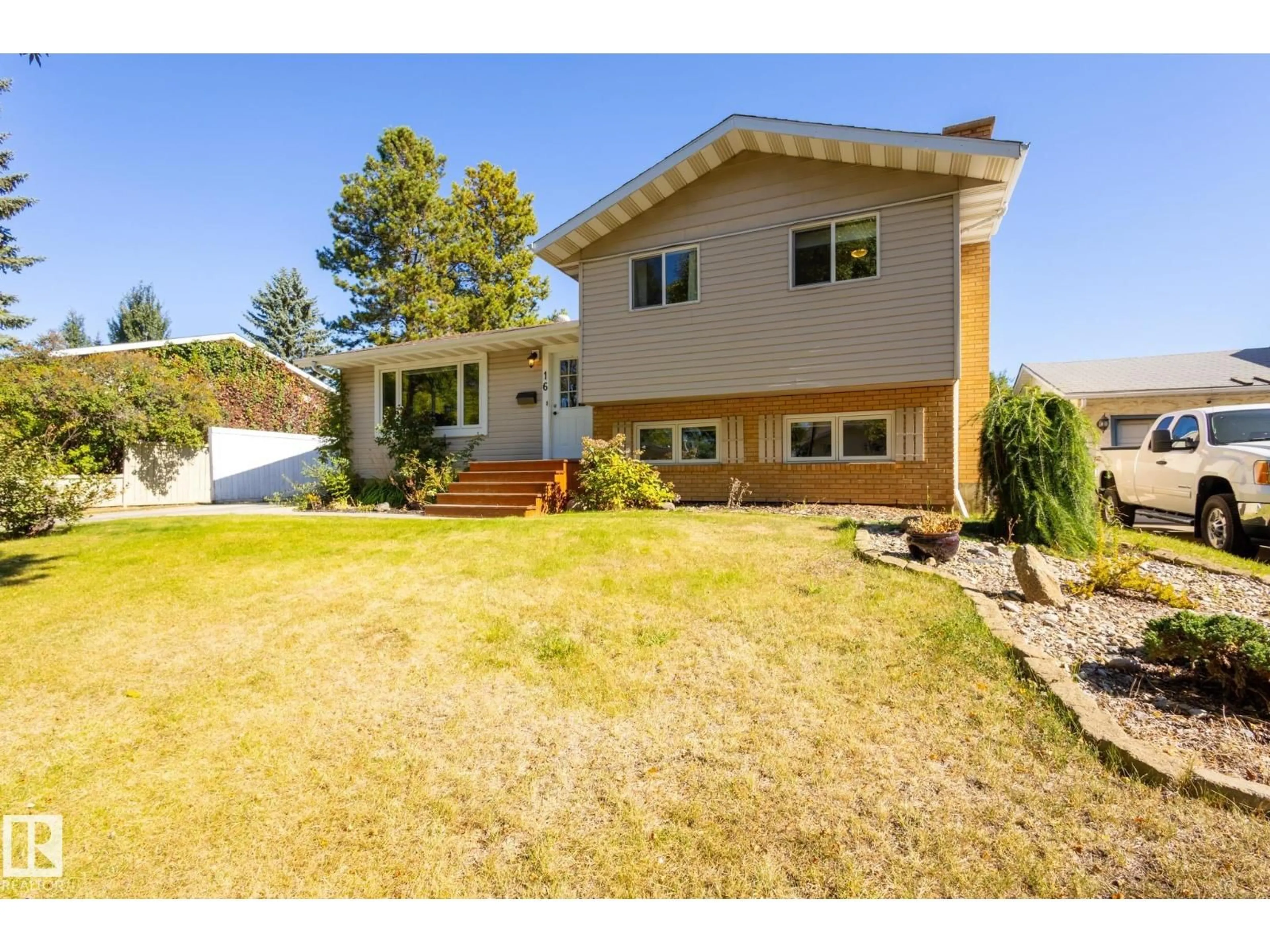 A pic from outside/outdoor area/front of a property/back of a property/a pic from drone, street for 16 LAROSE DR, St. Albert Alberta T8N1S6
