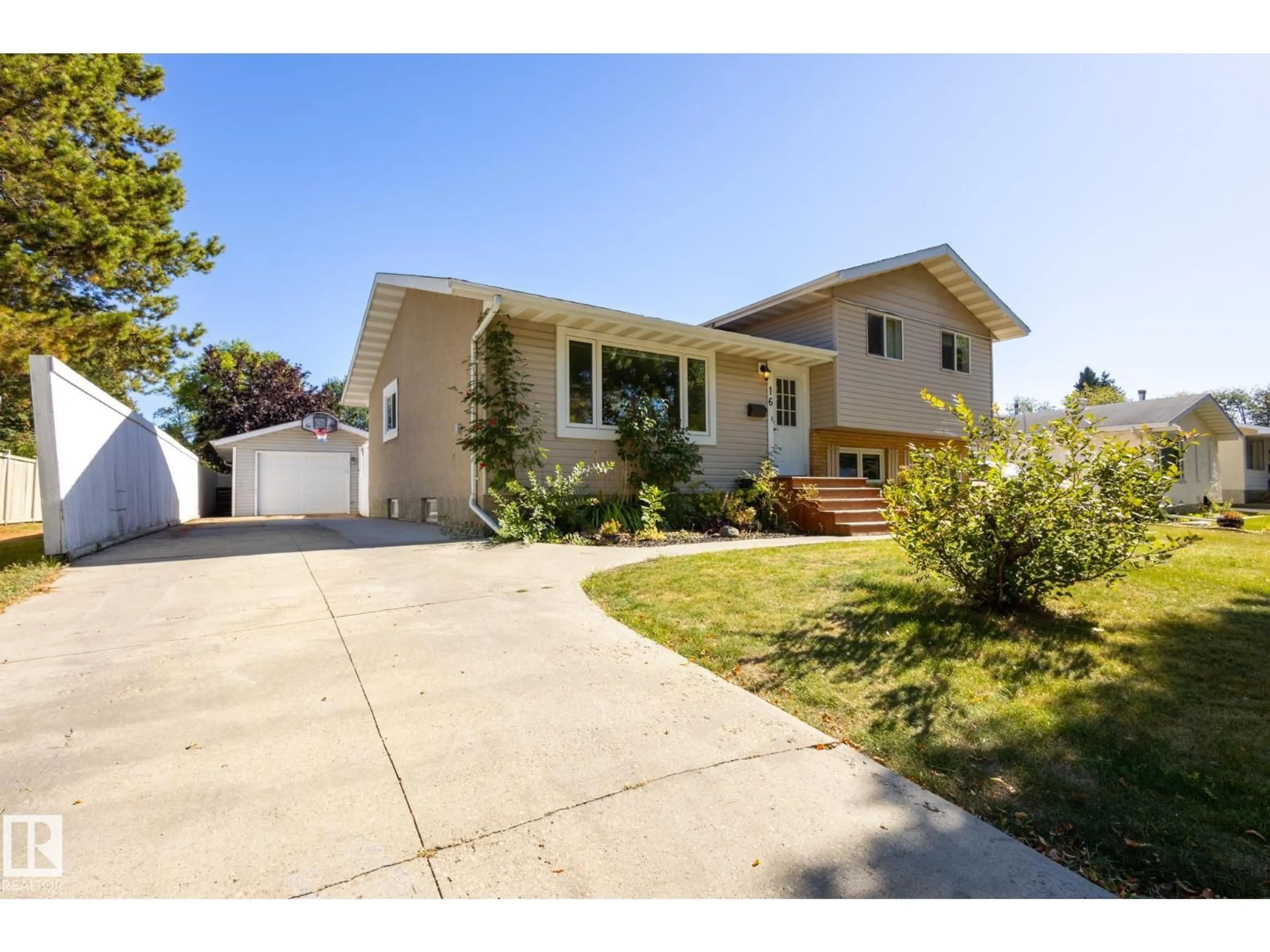 Home with vinyl exterior material, street for 16 LAROSE DR, St. Albert Alberta T8N1S6