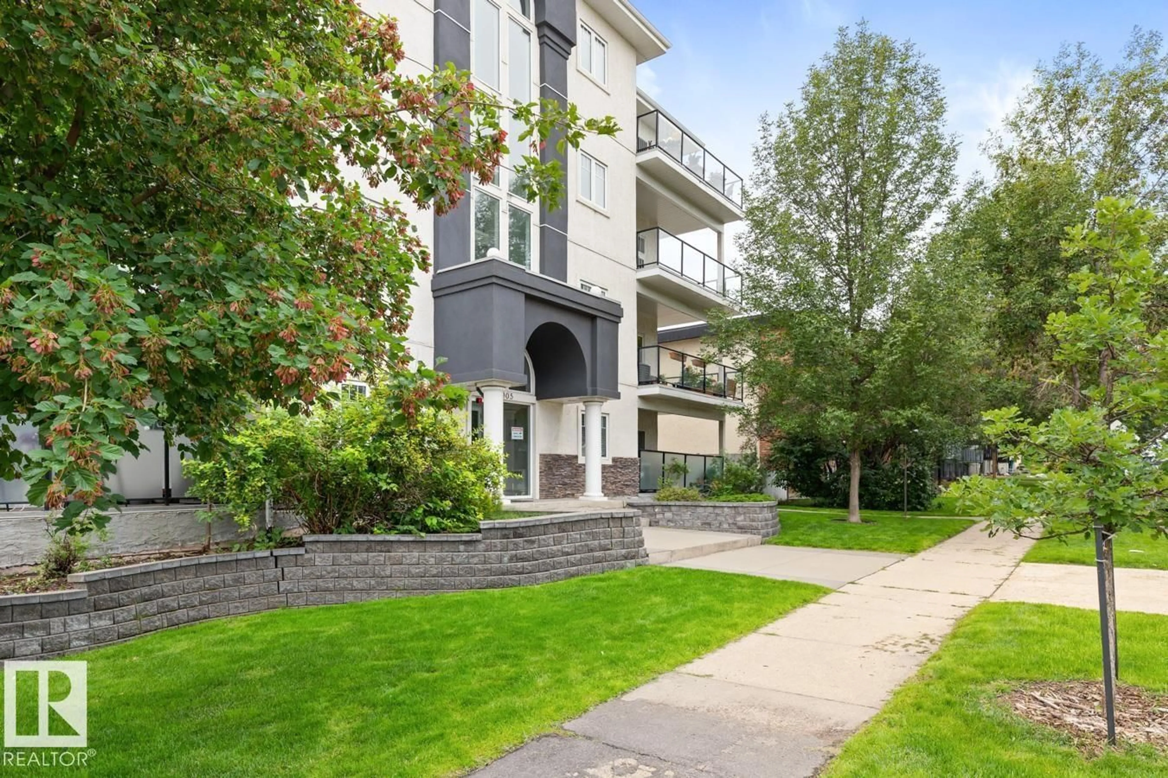 Patio, street for 202 - 9905 81 AV, Edmonton Alberta T6E1W5