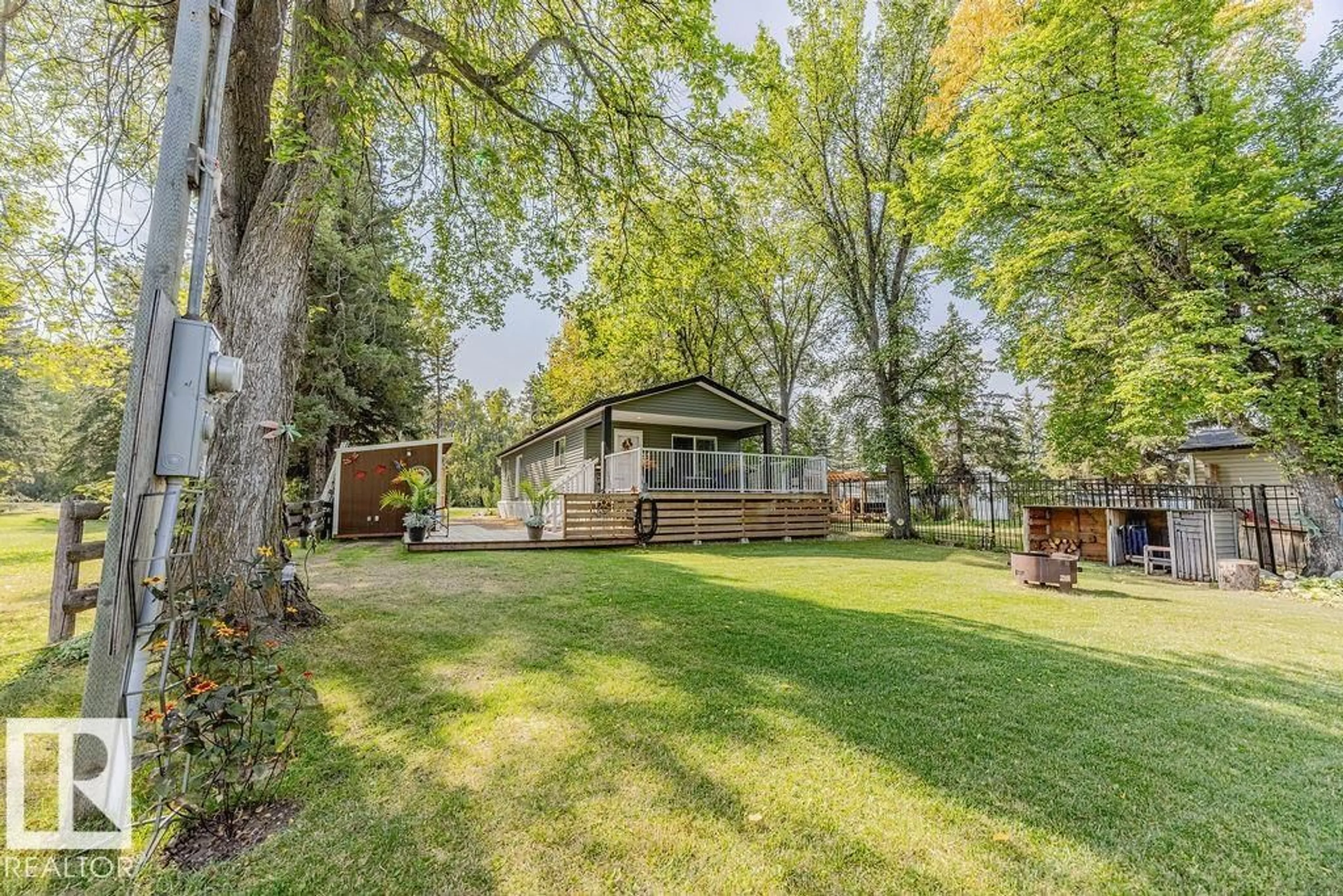 A pic from outside/outdoor area/front of a property/back of a property/a pic from drone, unknown for 4472 50 AV, Rural Wetaskiwin County Alberta T0C2C0