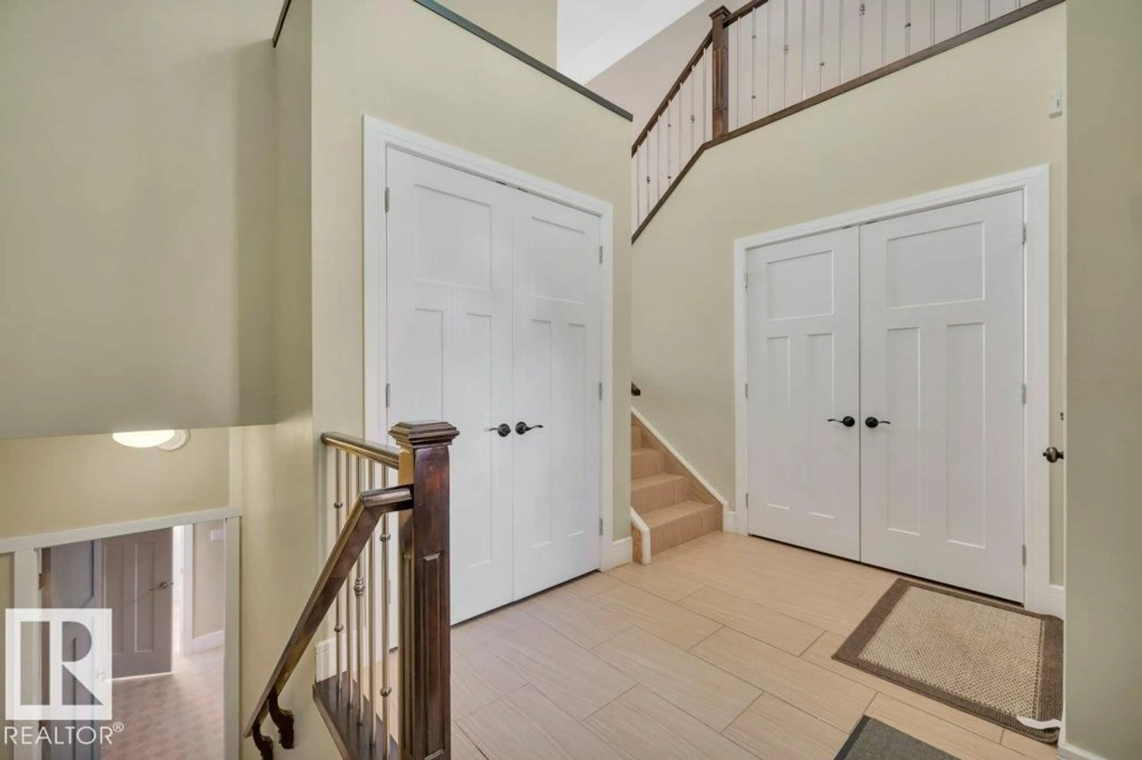 Indoor foyer for 6221 167A AV, Edmonton Alberta T5Y3M8