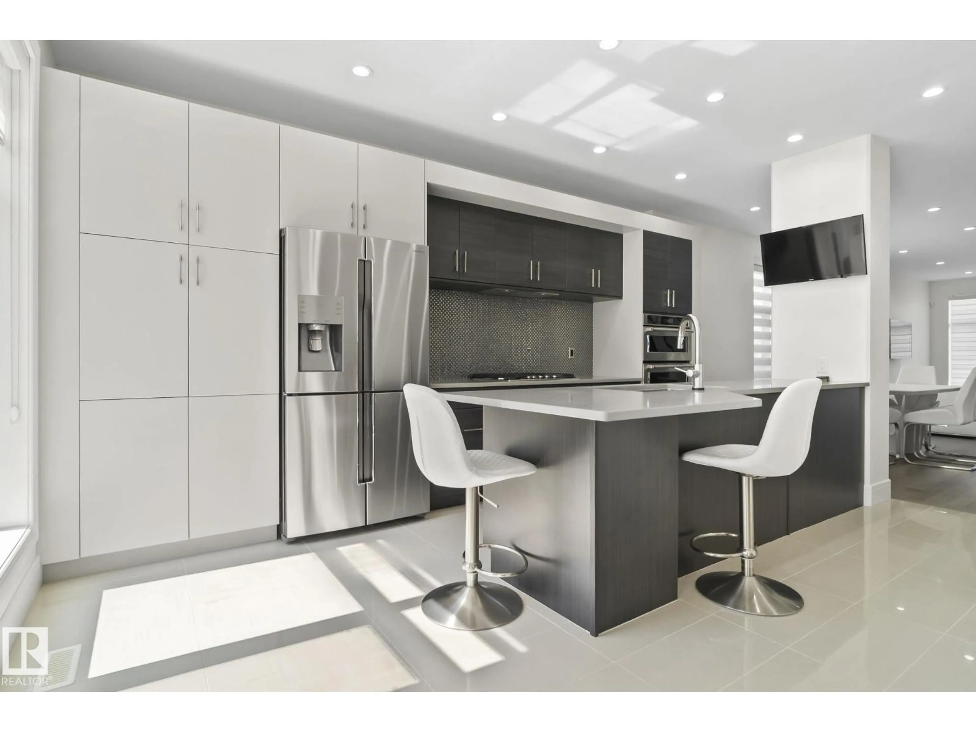 Contemporary kitchen, ceramic/tile floor for NW - 14041 101A AV, Edmonton Alberta T5N0L4