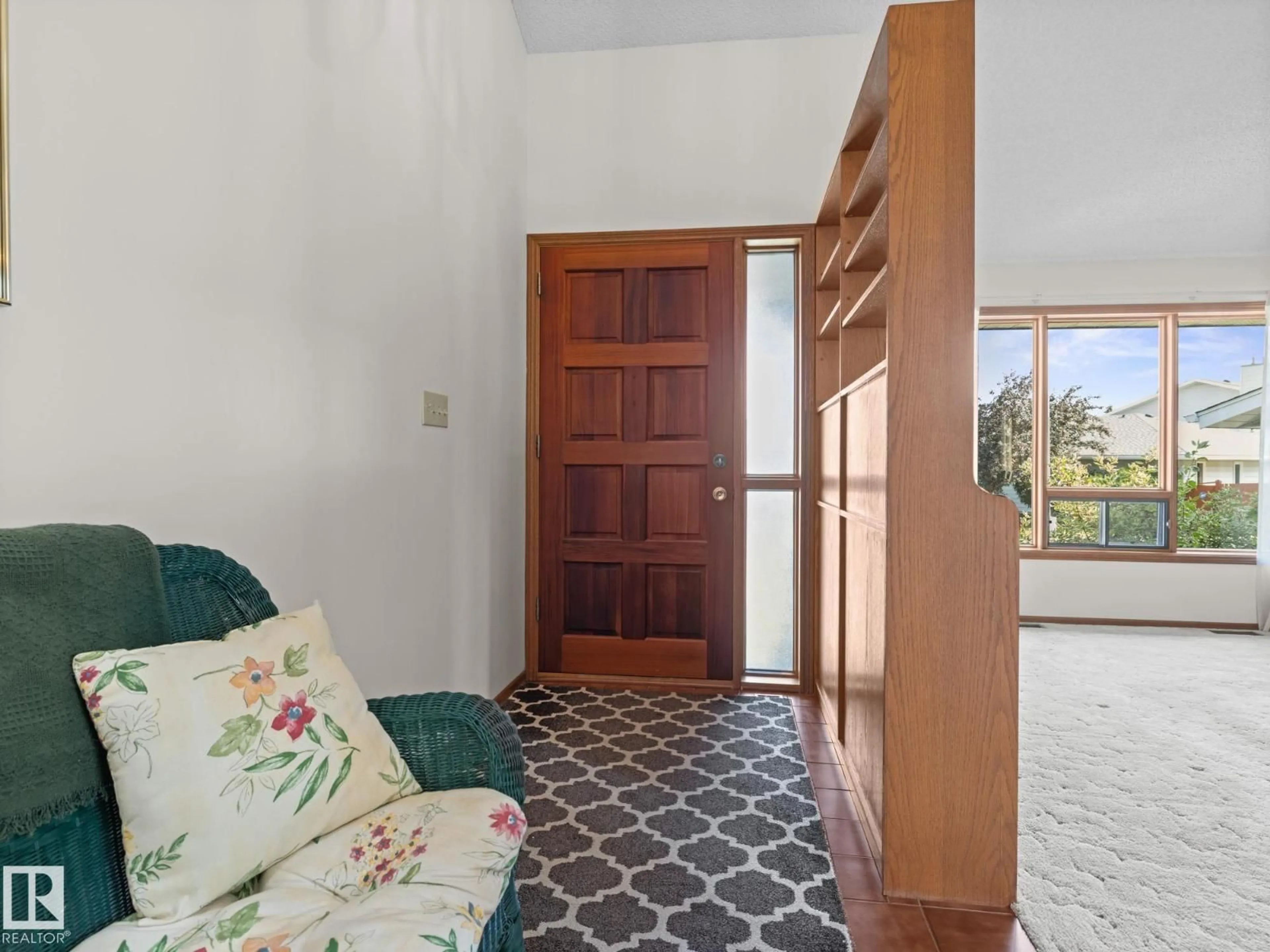 Indoor foyer for 5820 181 ST, Edmonton Alberta T6M1V6