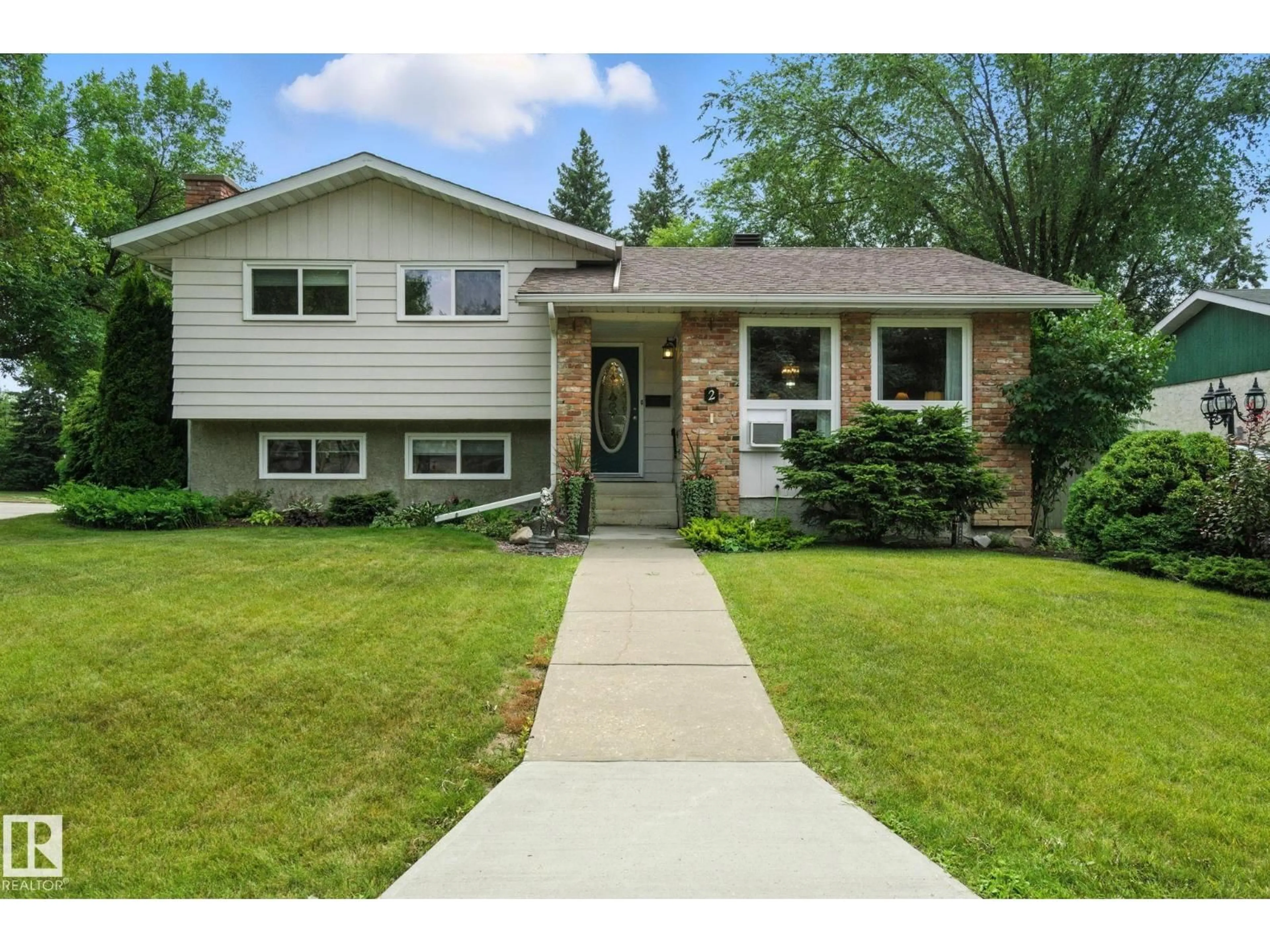 Home with vinyl exterior material, street for 2 LAYDON DR, St. Albert Alberta T8N2N2