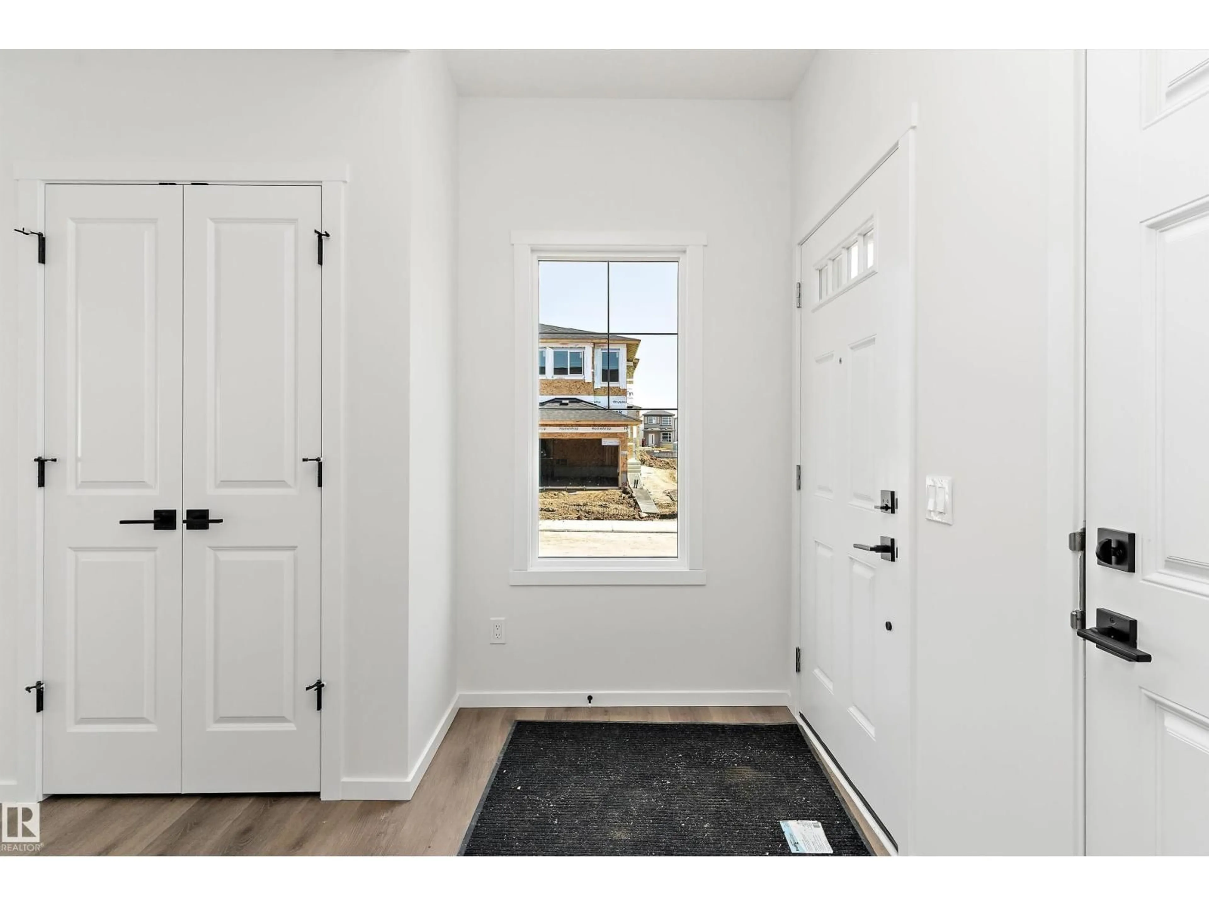 Indoor entryway for 1113 CRISTALL CRESCENT, Edmonton Alberta T6W2Z1