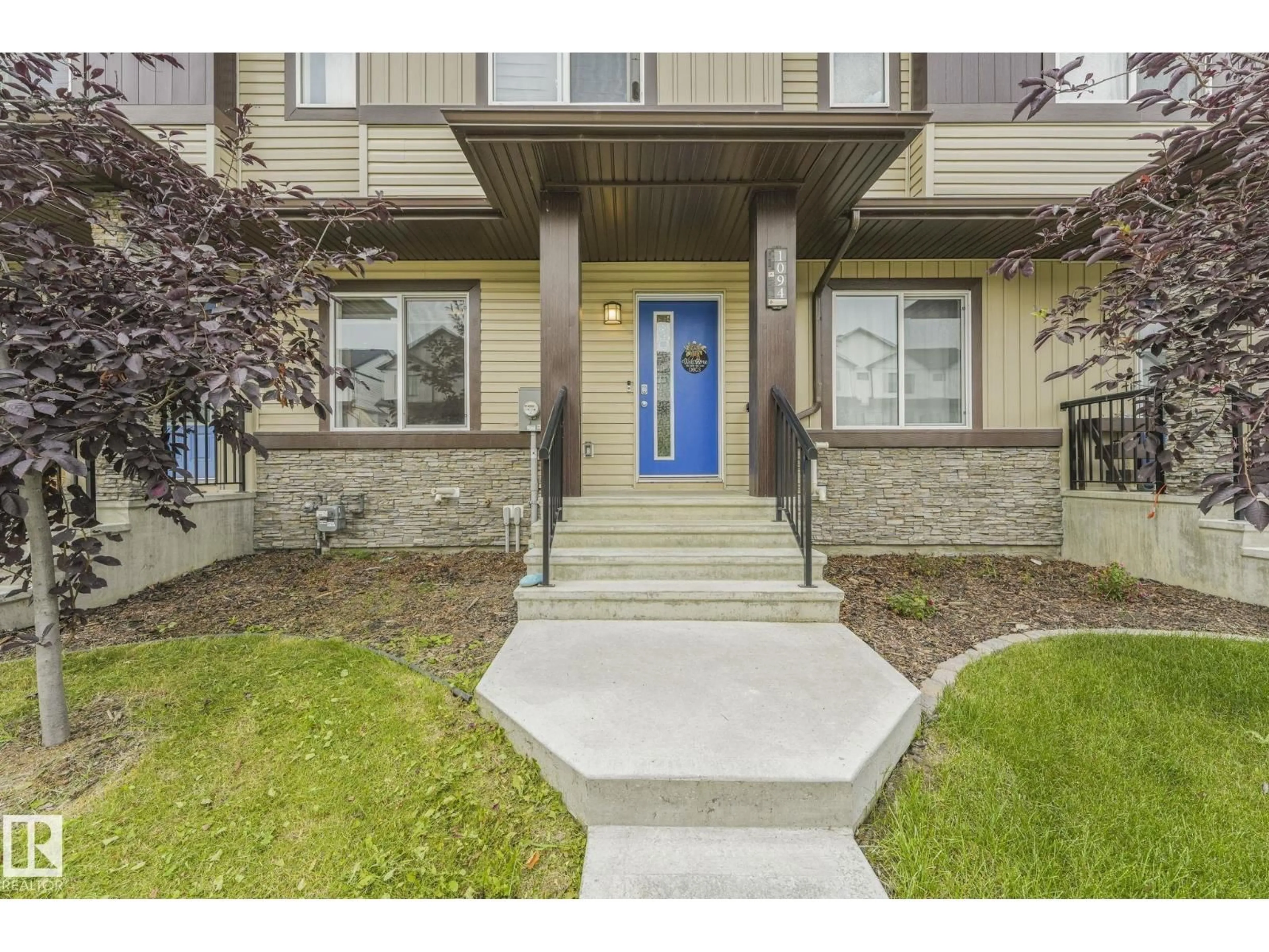 Indoor entryway for 1094 CY BECKER RD, Edmonton Alberta T5Y3Z9