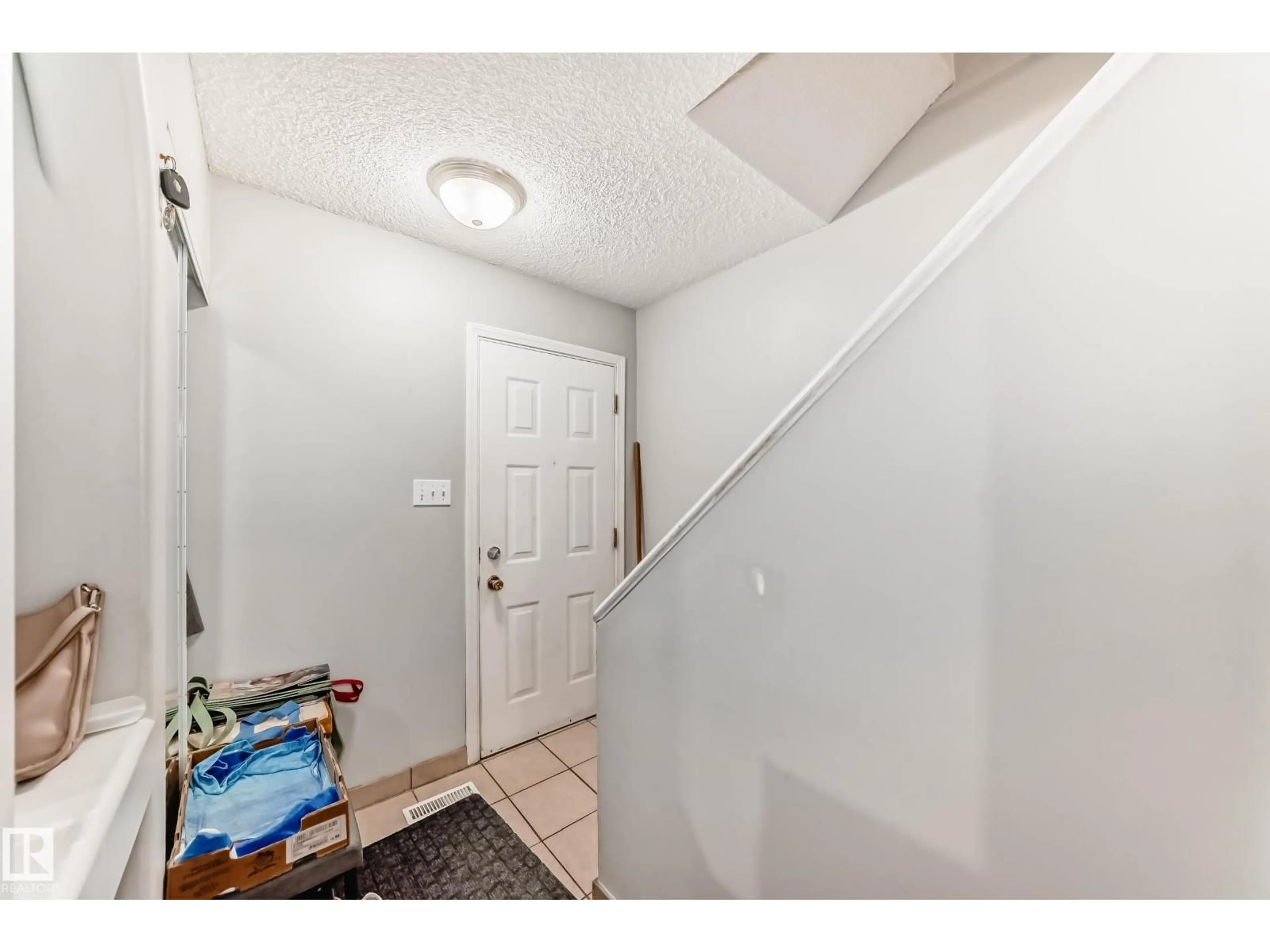 Indoor entryway for NW - 53 LAKEWOOD VG, Edmonton Alberta T6K2B3