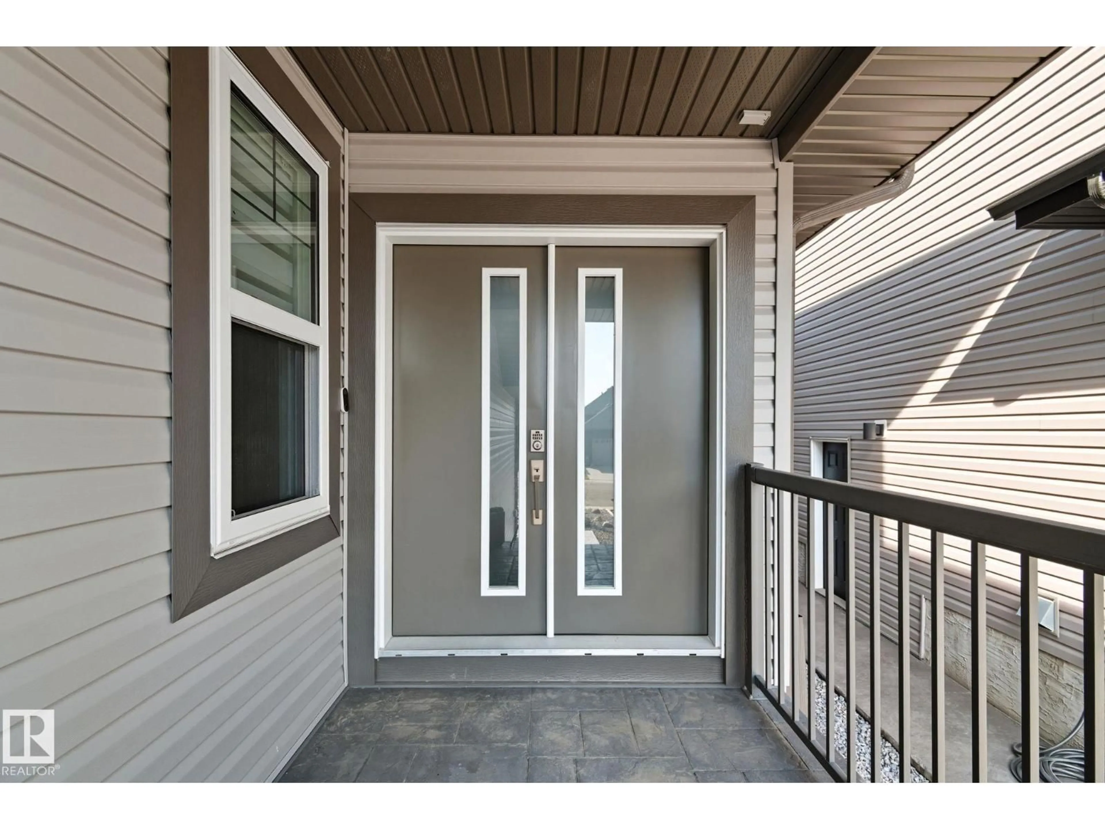 Indoor entryway for 7520 173 AV, Edmonton Alberta T5Z0J6