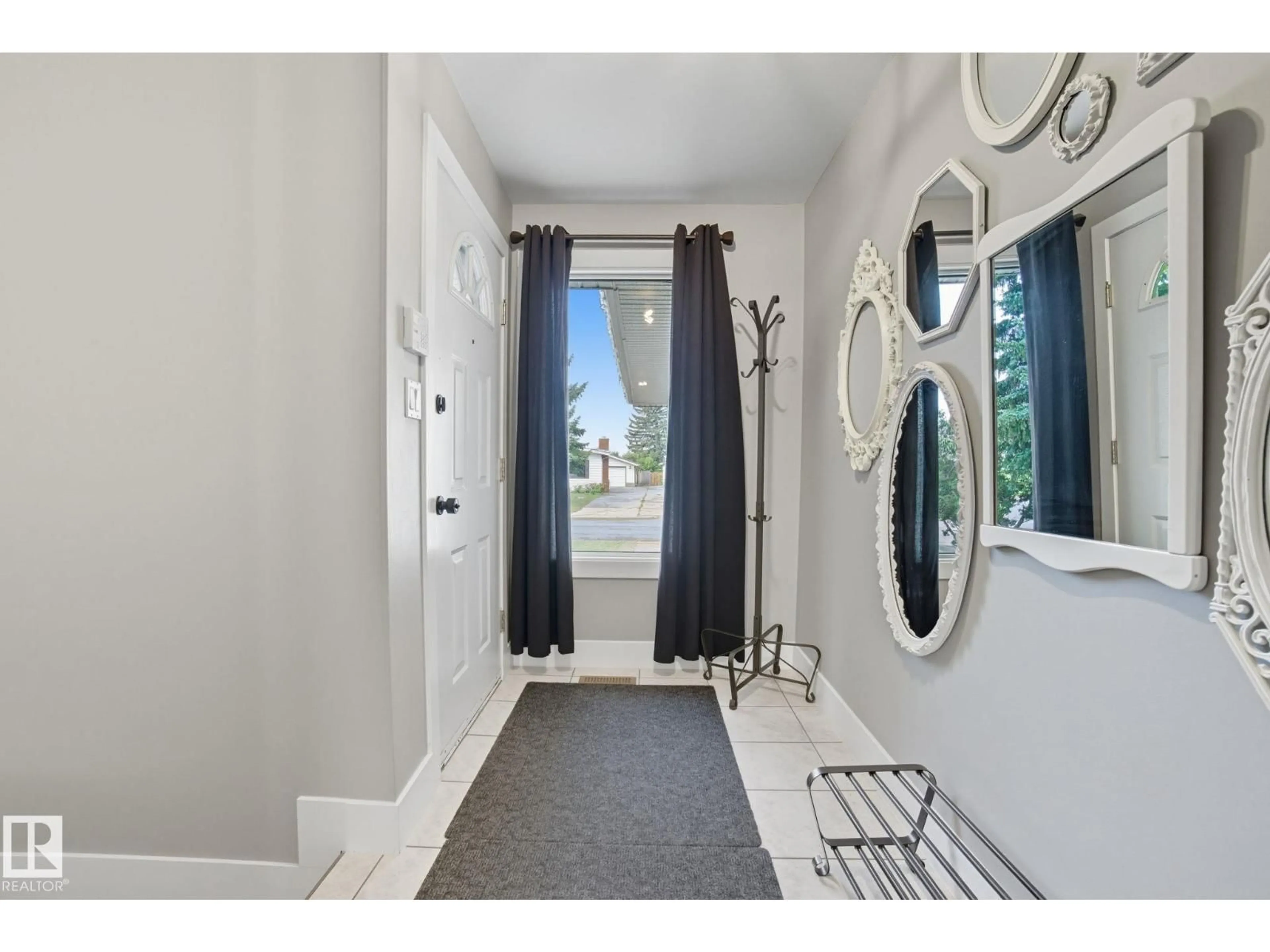 Indoor entryway for NW - 4223 89 ST, Edmonton Alberta T6K1B8