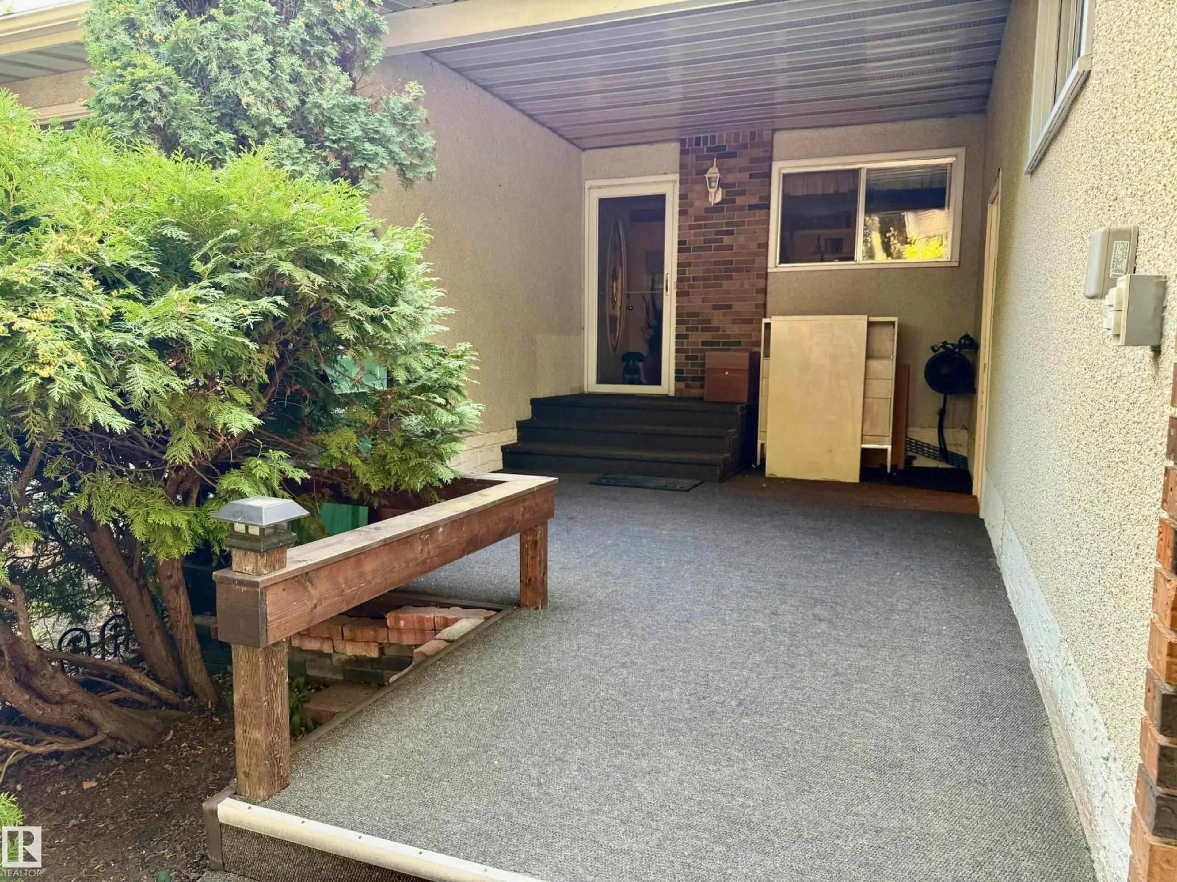 Patio, street for 77 FOREST DR, St. Albert Alberta T8N1Z1