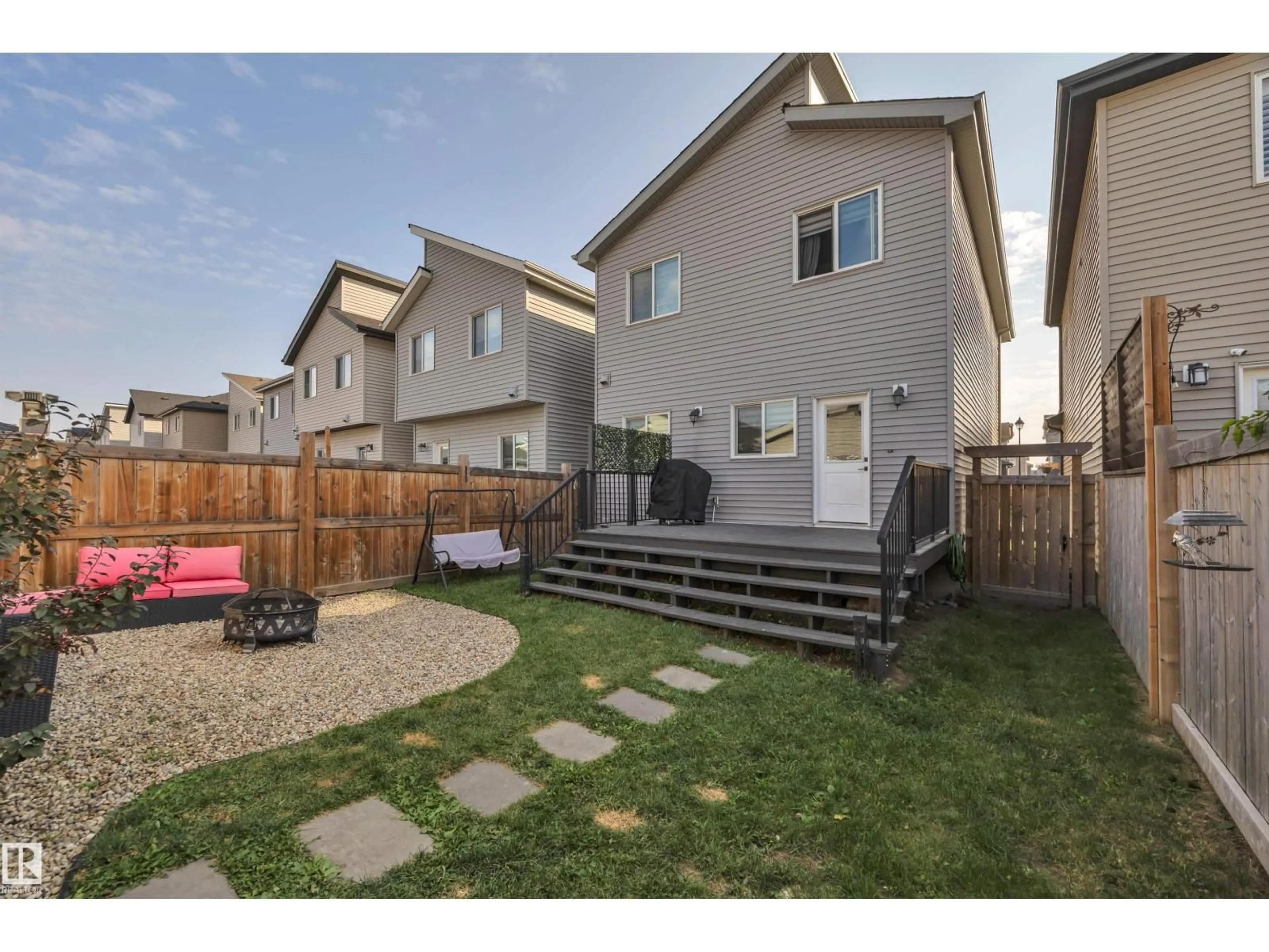 Patio, street for 804 BERG LO, Leduc Alberta T9E1G9