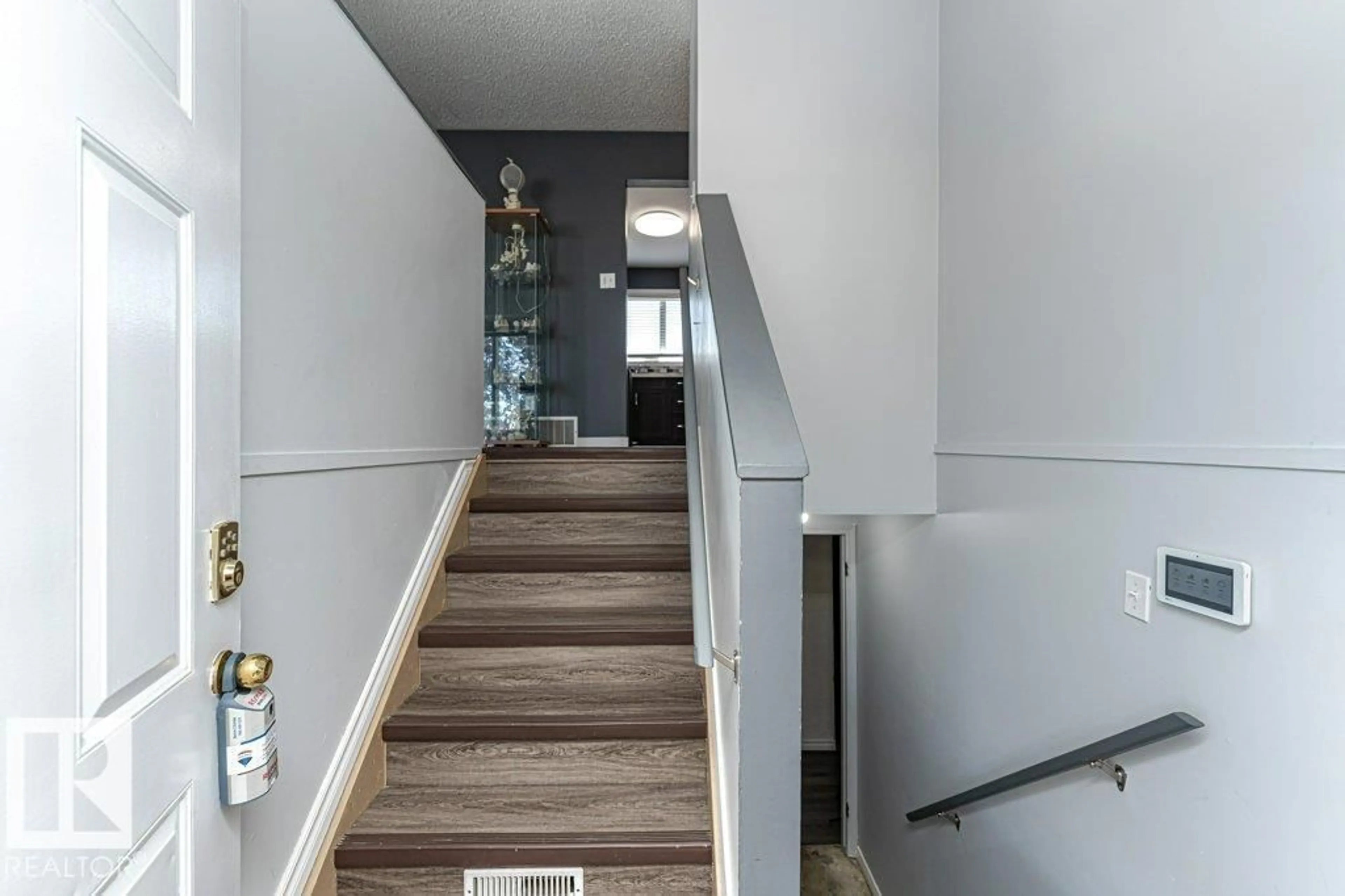 Unknown for 2827 35 ST, Edmonton Alberta T6L5K2