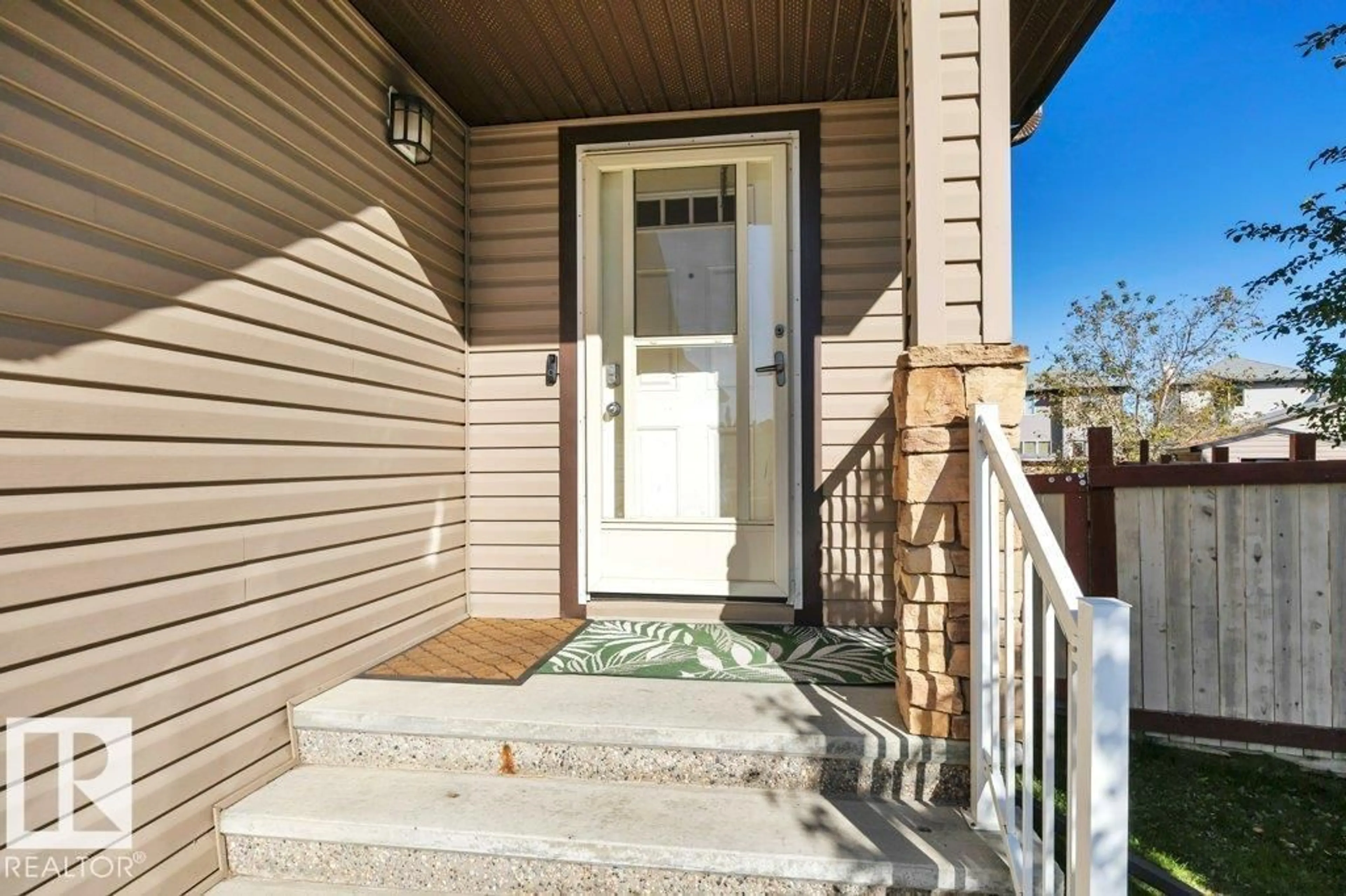 Indoor entryway for 128 SOUTHFORK DR, Leduc Alberta T9E0E9