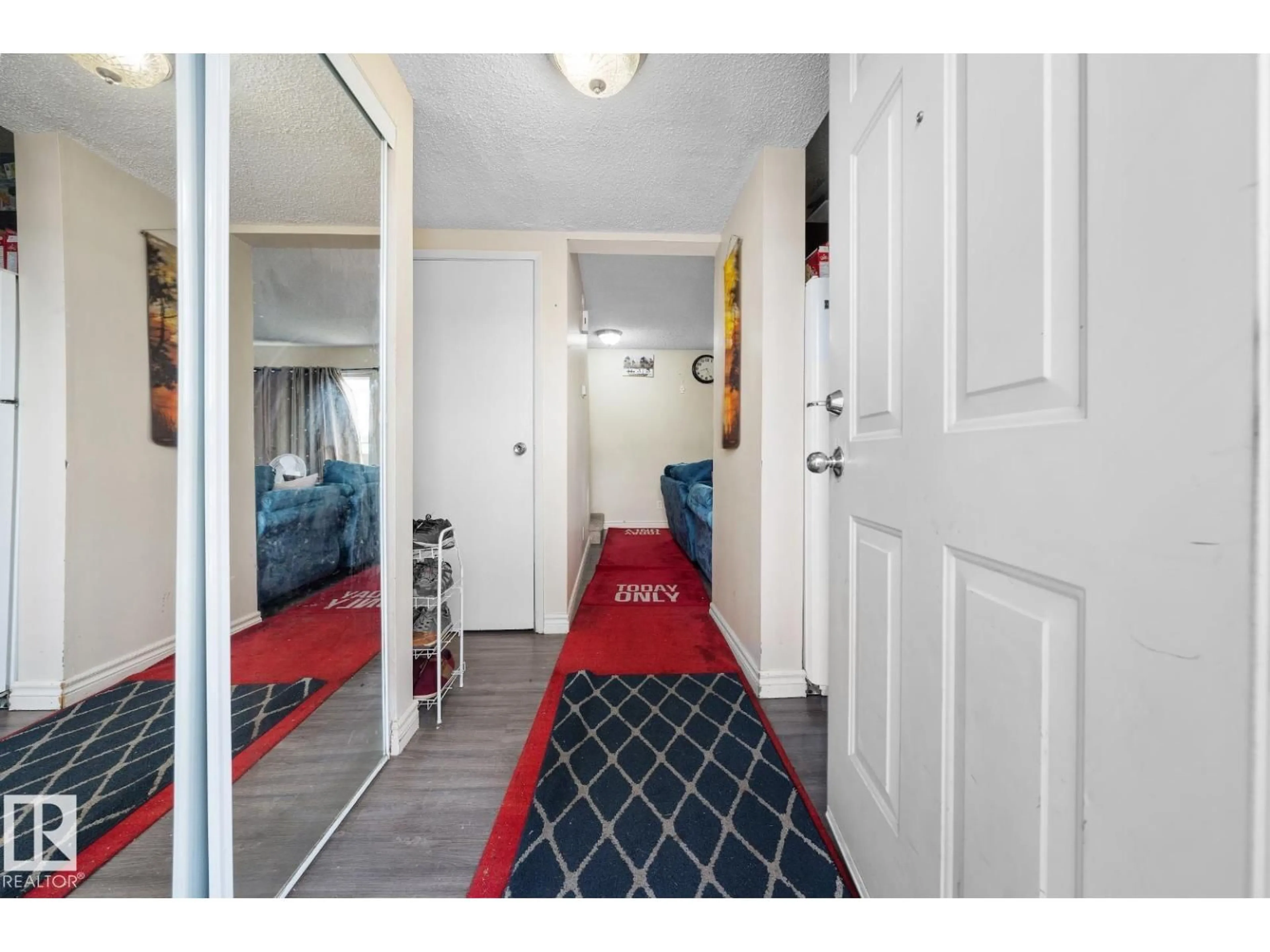 Indoor entryway for 285 HARRISON DR, Edmonton Alberta T5A2X5