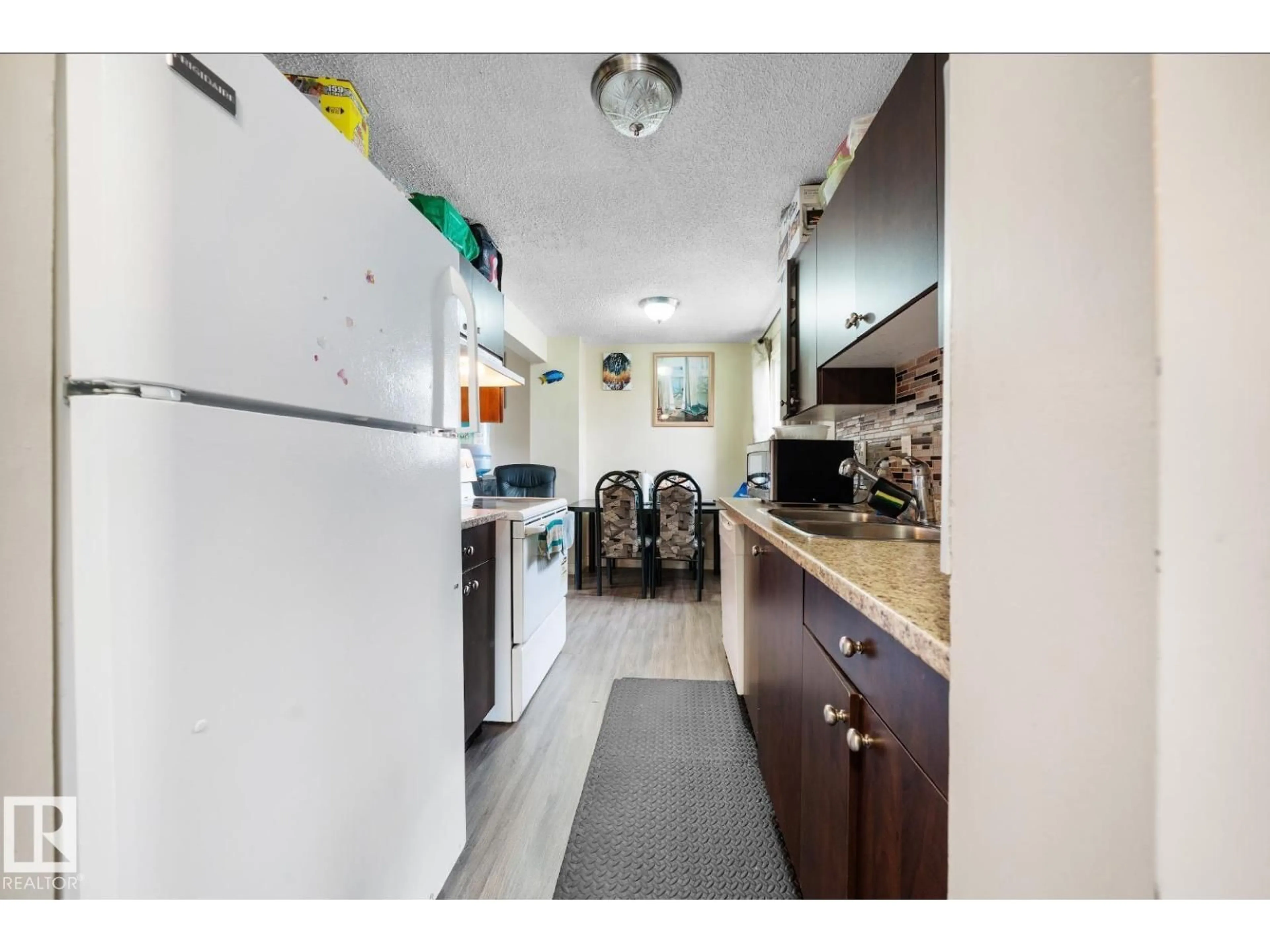 Standard kitchen, unknown for 285 HARRISON DR, Edmonton Alberta T5A2X5