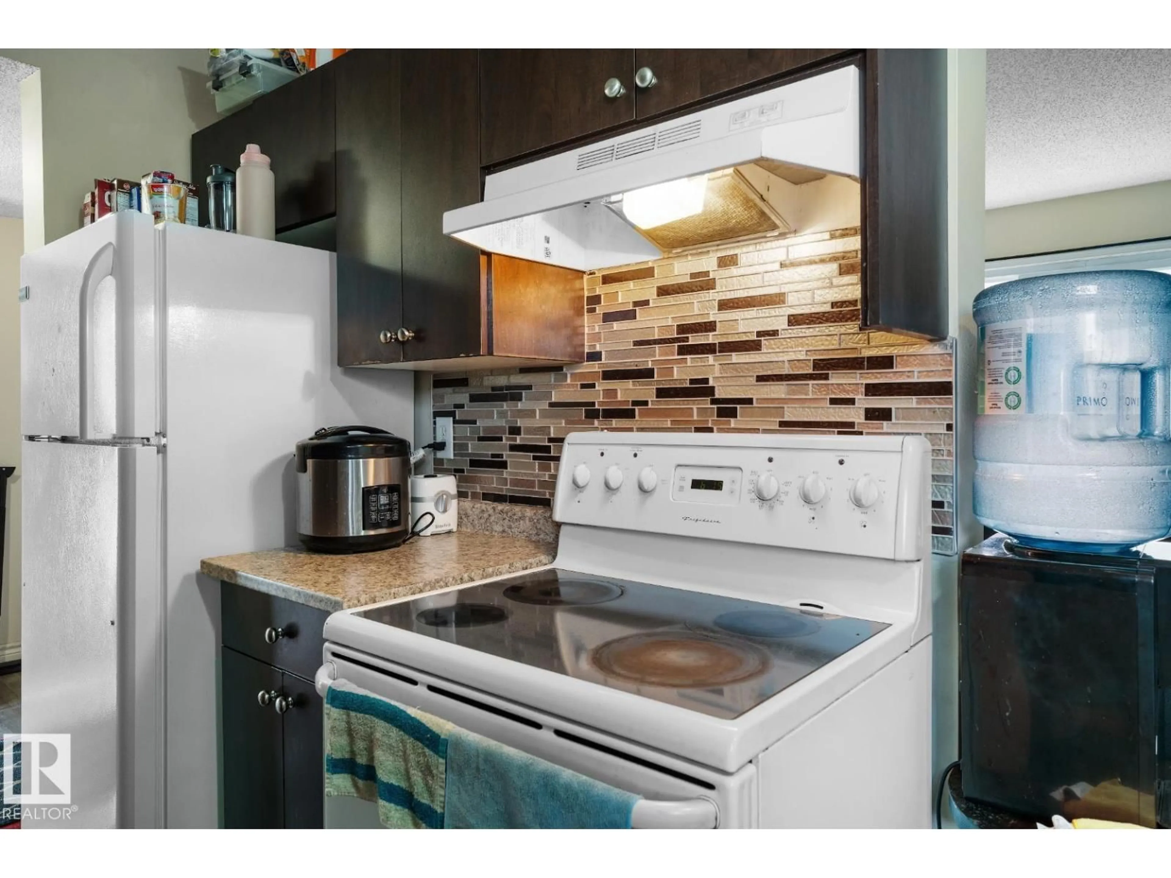 Standard kitchen, unknown for 285 HARRISON DR, Edmonton Alberta T5A2X5