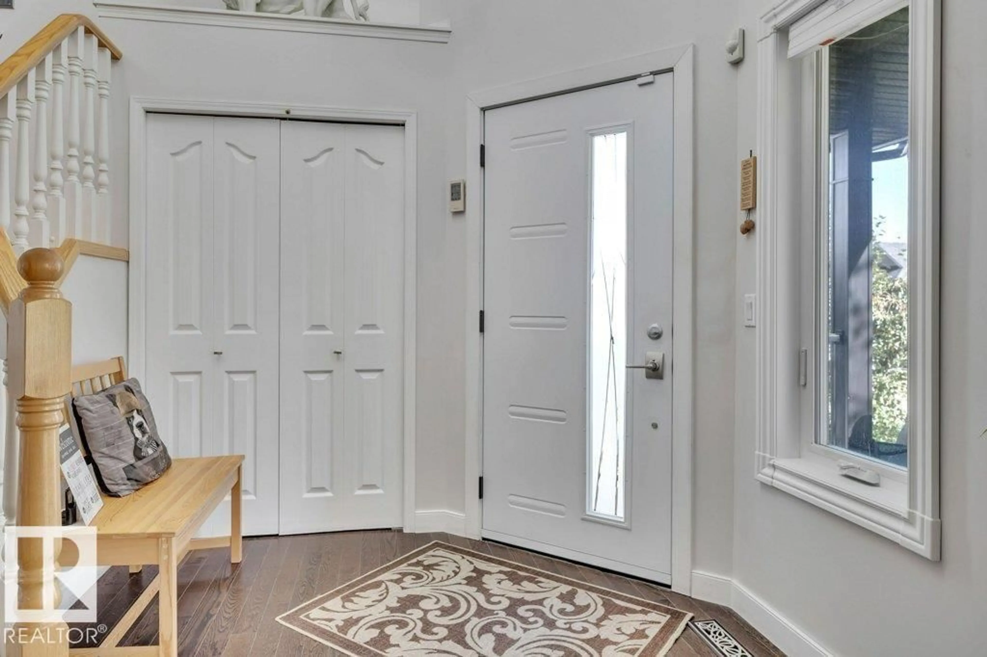 Indoor entryway for 4260 24 ST, Edmonton Alberta T6T1L9