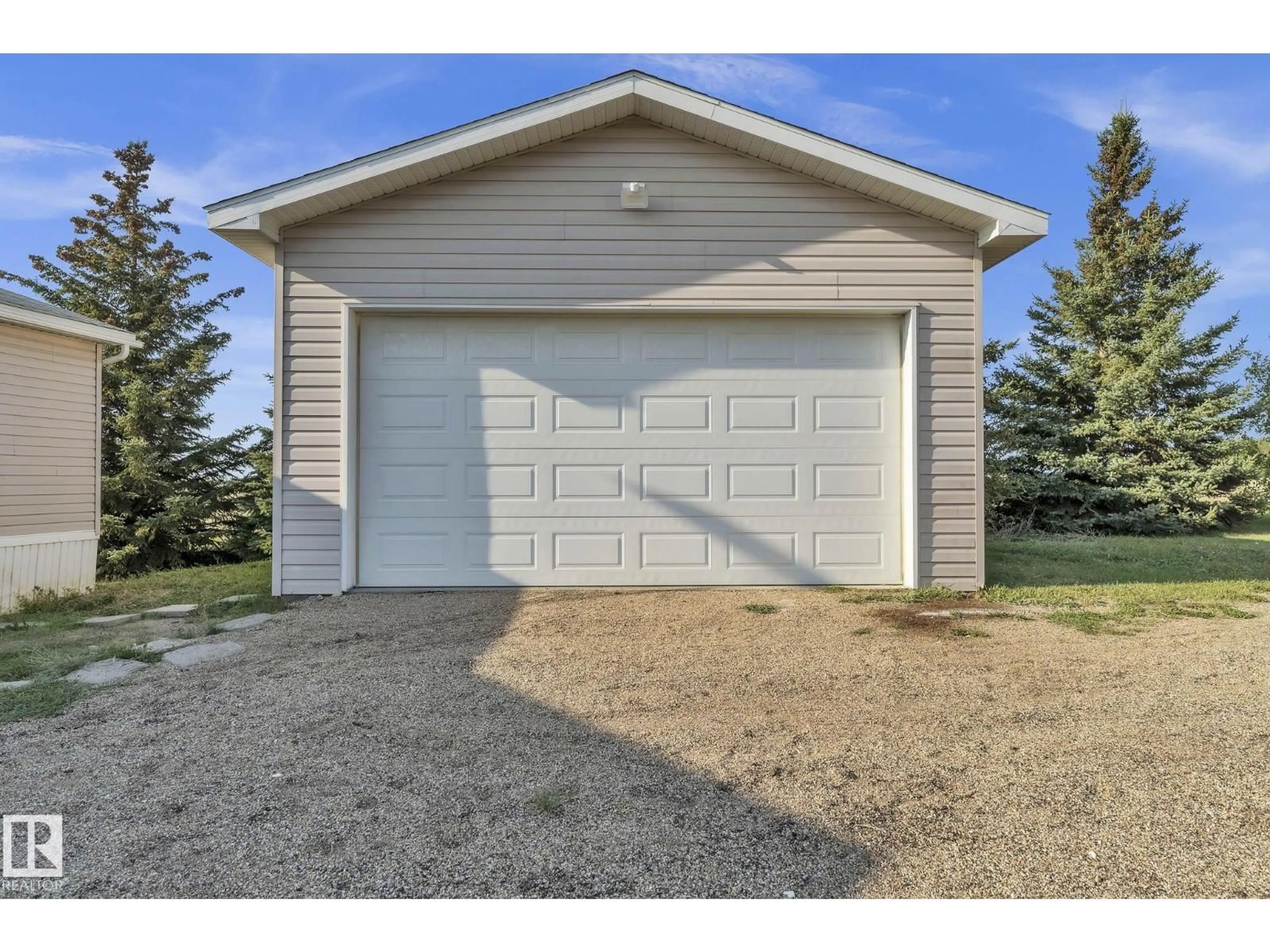 Indoor garage for 56118 RGE ROAD 240, Rural Sturgeon County Alberta T0A0K0