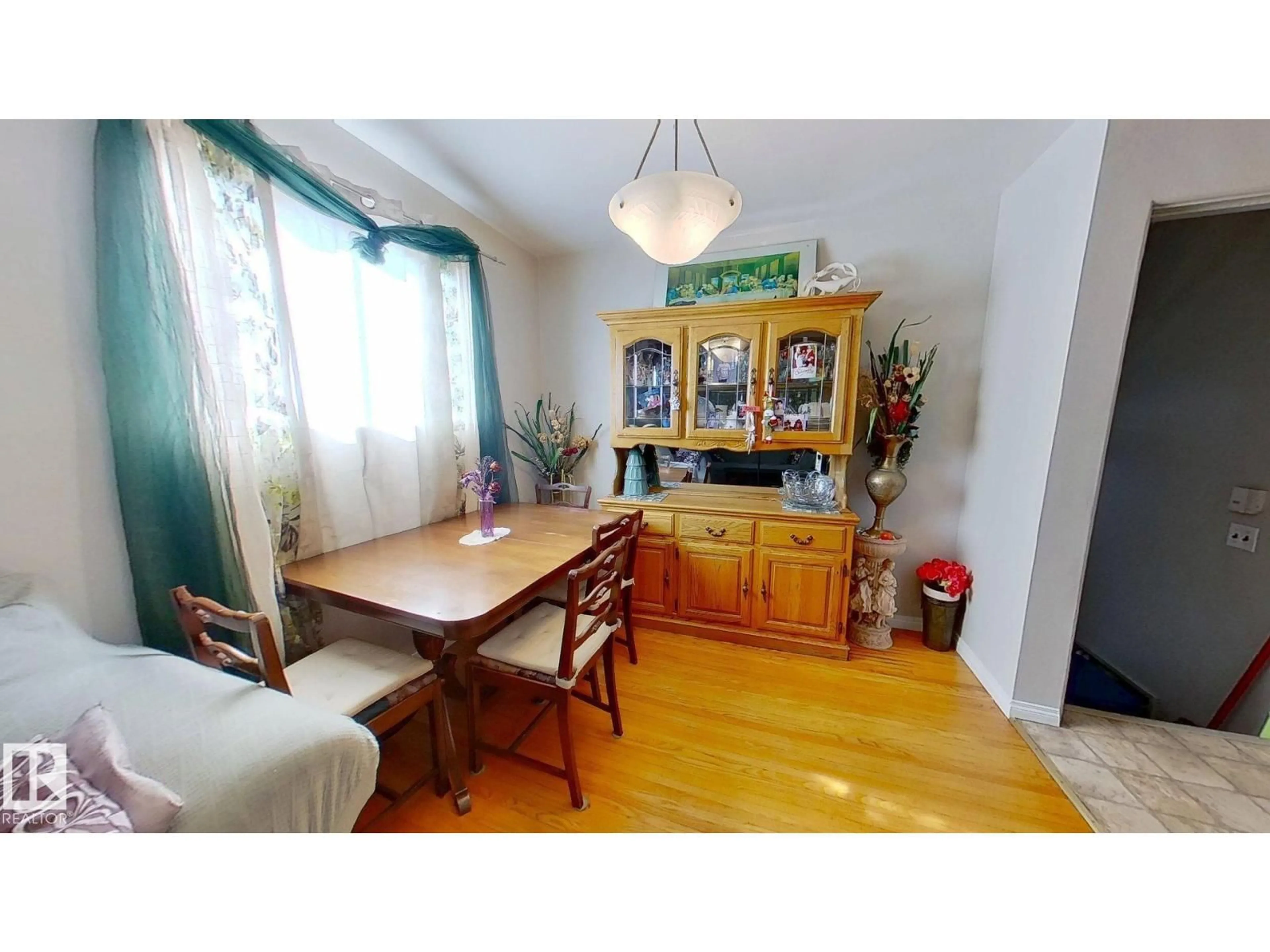 Dining room, wood/laminate floor for 13320 139 ST, Edmonton Alberta T8R1J6