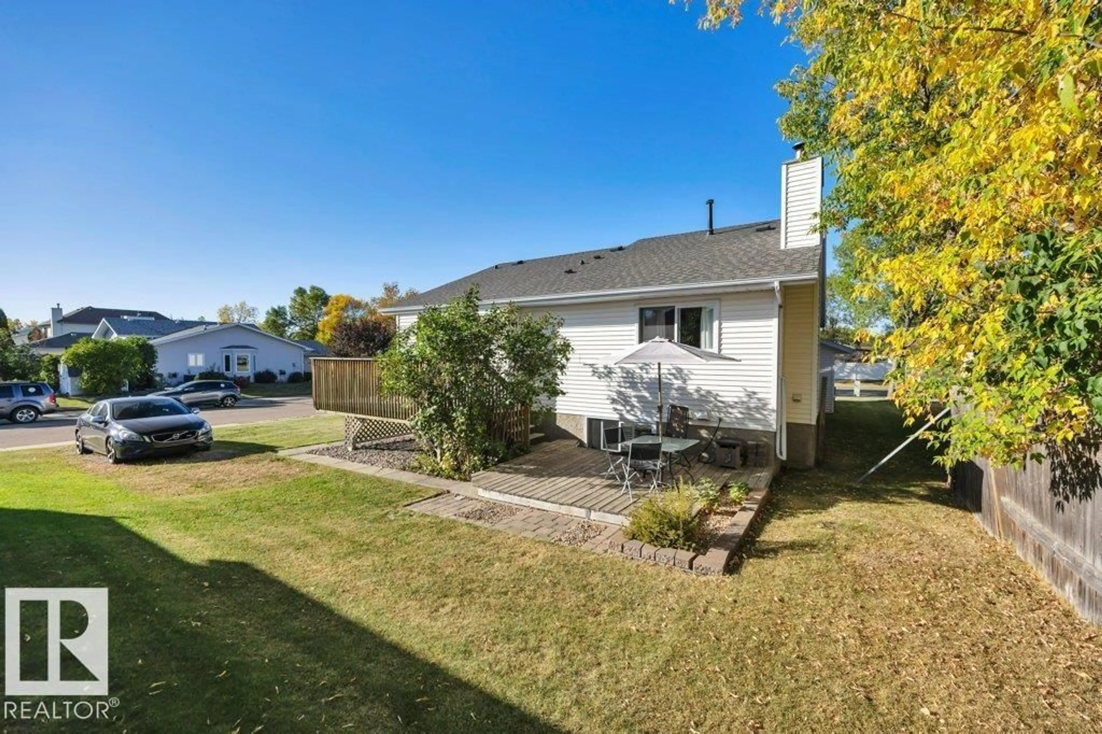 A pic from outside/outdoor area/front of a property/back of a property/a pic from drone, unknown for 99 MEADOWVIEW DR, Leduc Alberta T9E6Y1