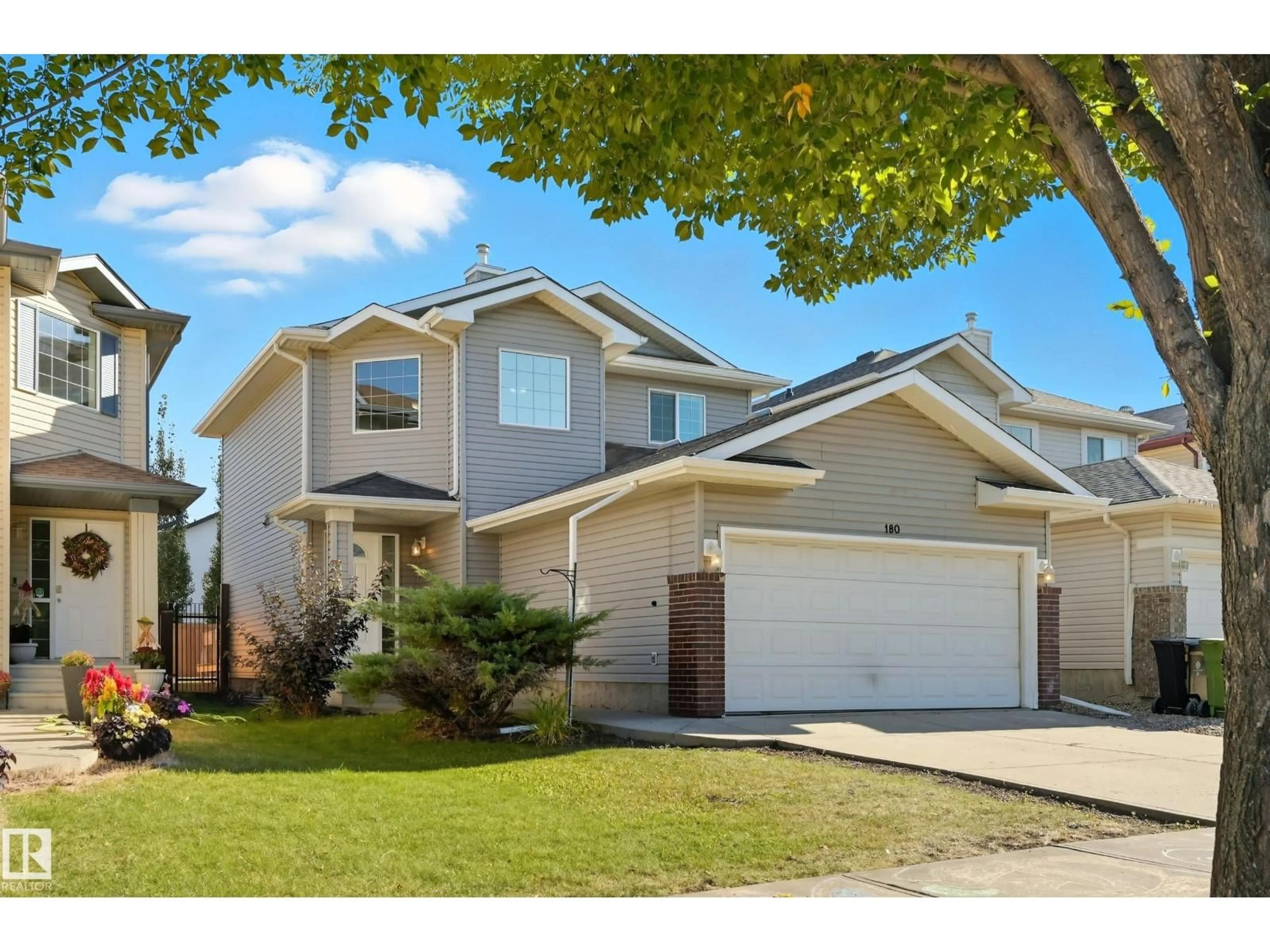 Home with vinyl exterior material, street for 180 GALLOWAY WD, Fort Saskatchewan Alberta T8L0B0
