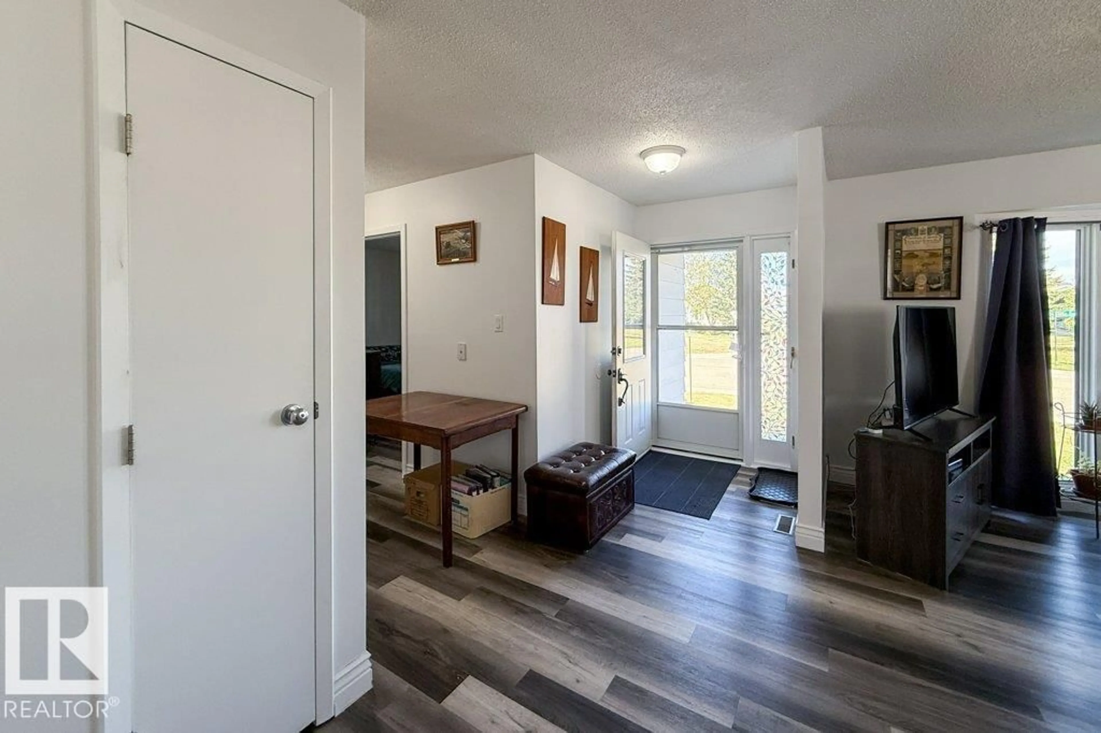 Indoor entryway for 10620 106A AV, Westlock Alberta T7P1B4