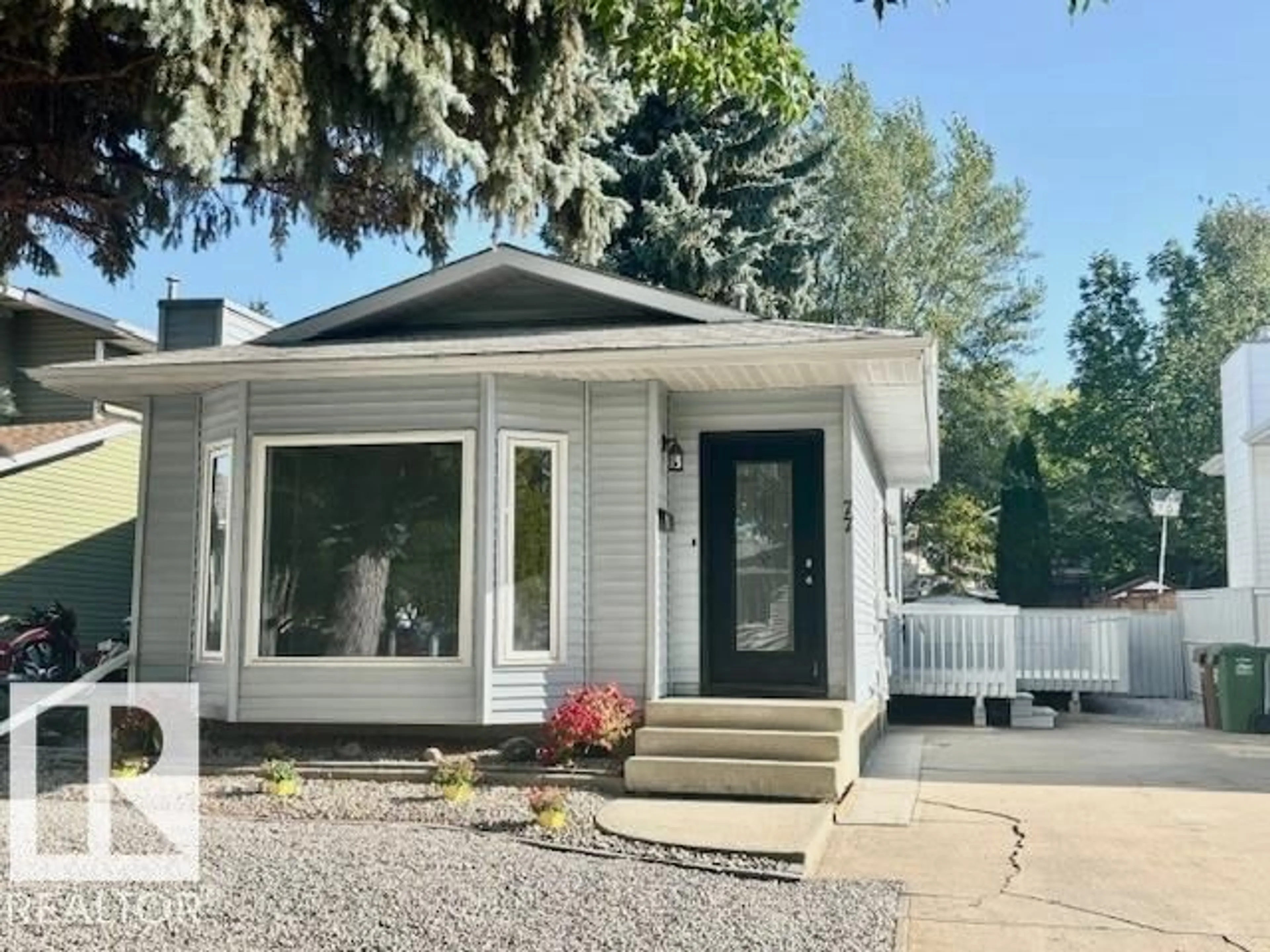 Home with vinyl exterior material, street for 77 DAYTON CR, St. Albert Alberta T8N4X8