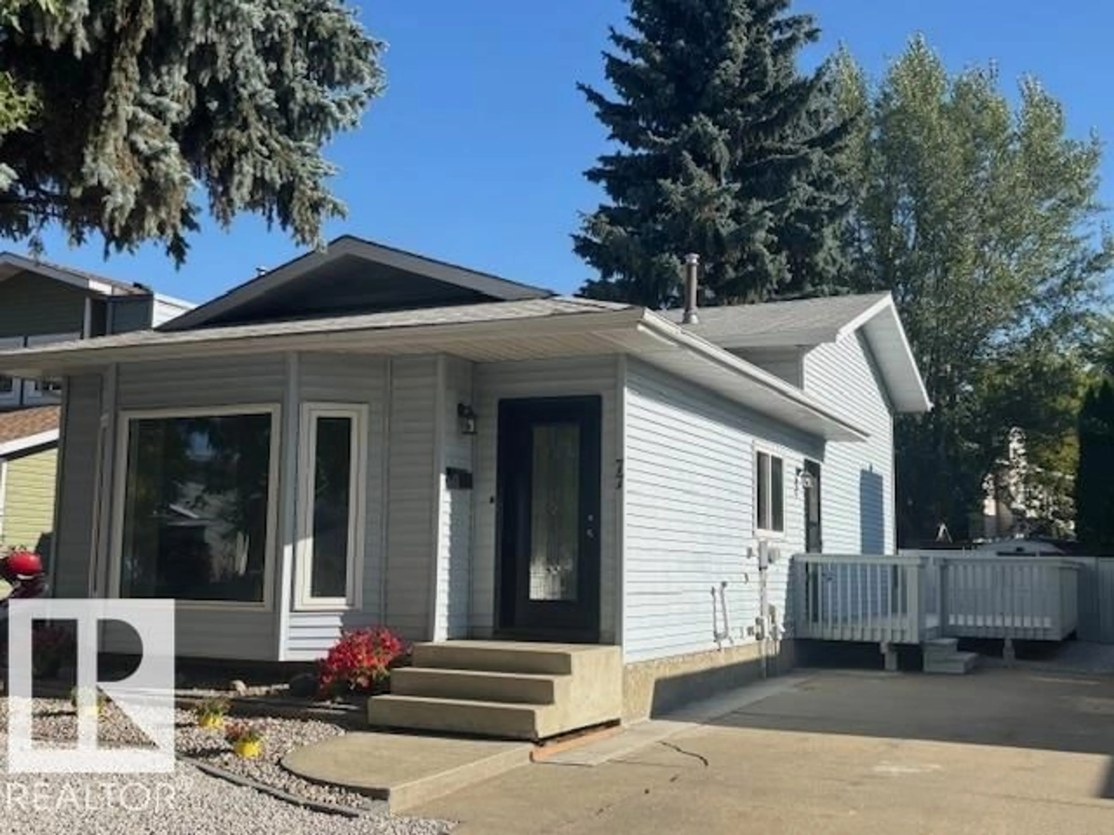 Home with vinyl exterior material, street for 77 DAYTON CR, St. Albert Alberta T8N4X8