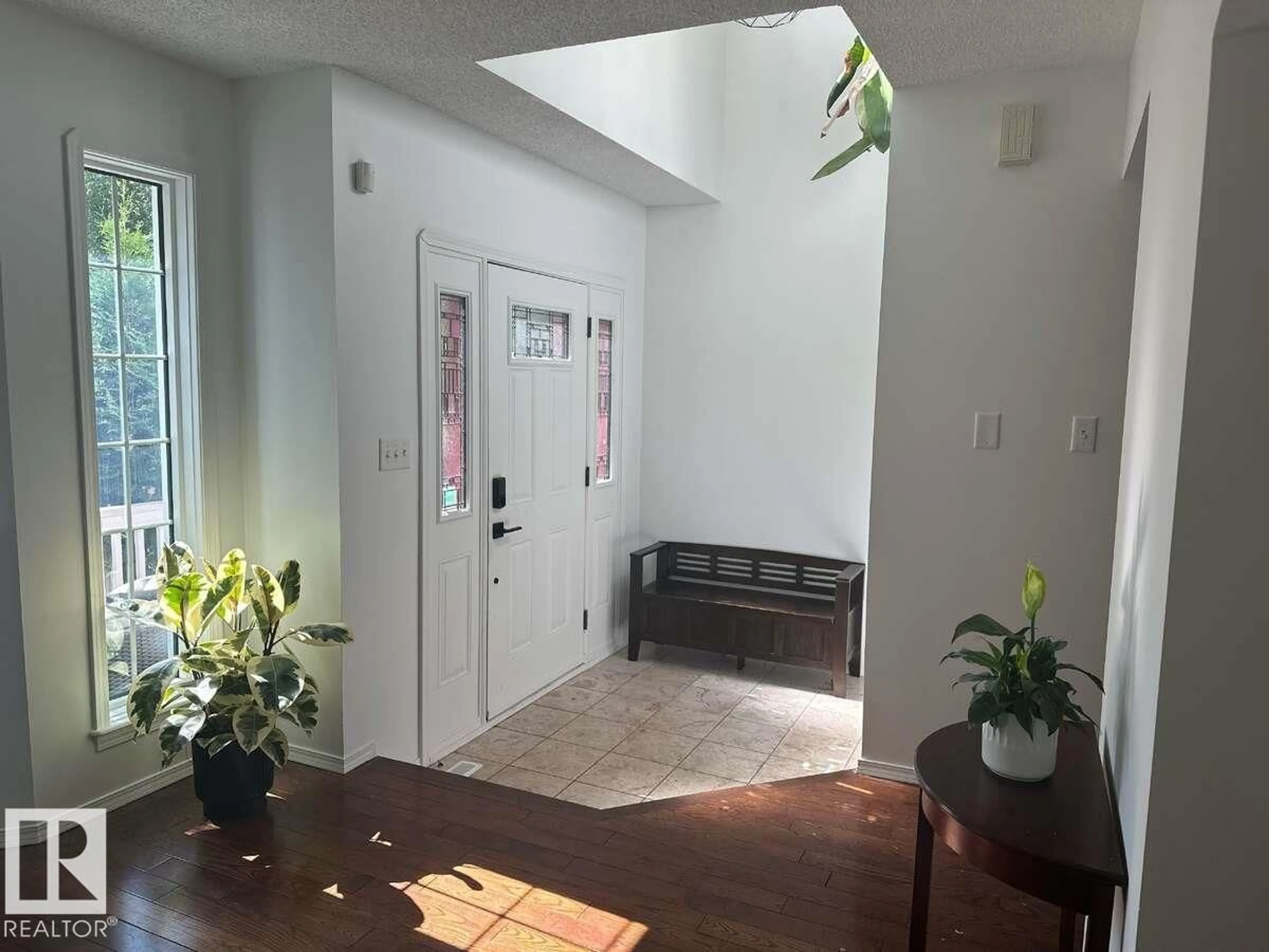 Indoor entryway for 10020 97 AV, Edmonton Alberta T5K0B1