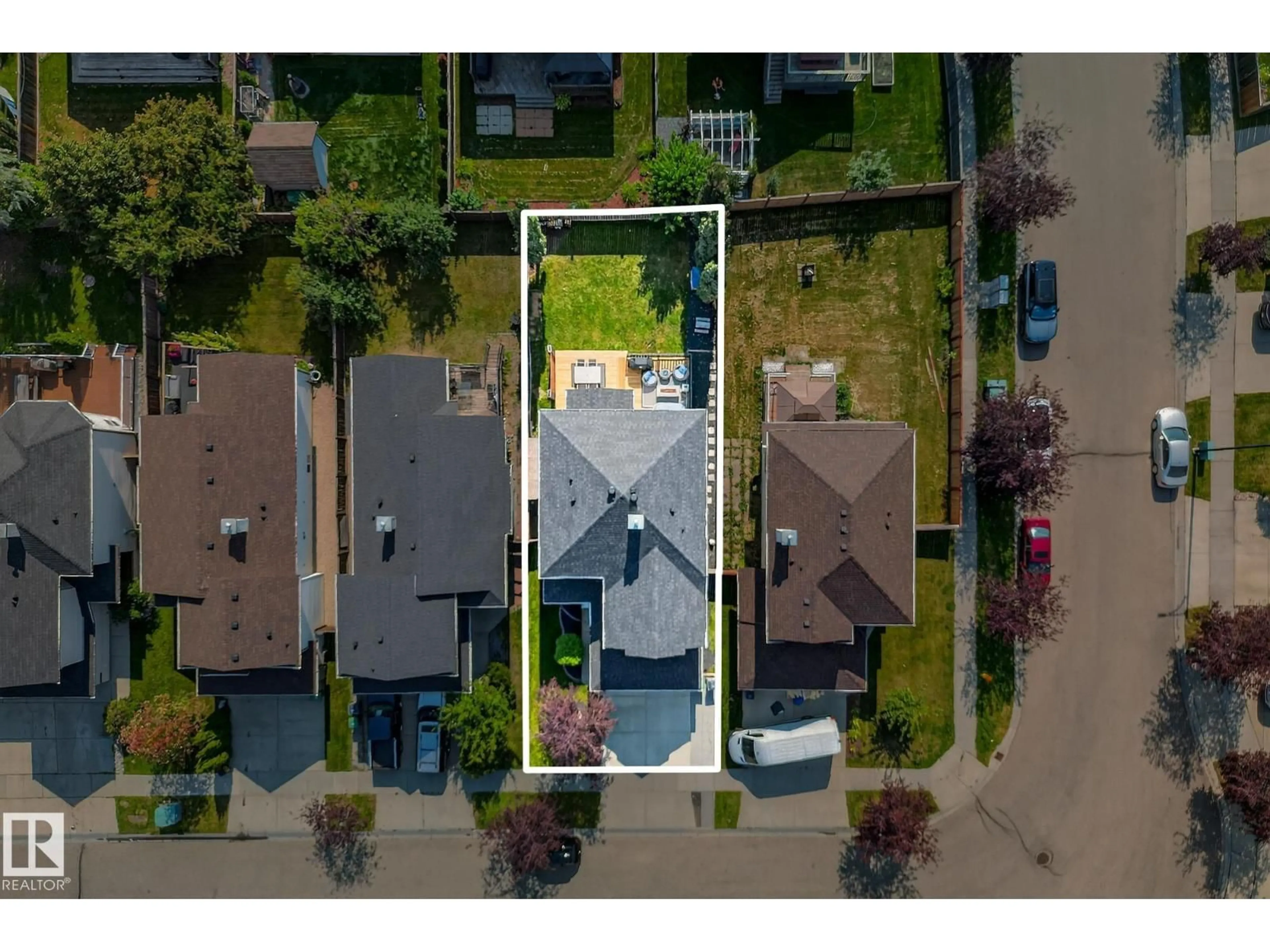 A pic from outside/outdoor area/front of a property/back of a property/a pic from drone, street for 133 RUE MARQUET, Beaumont Alberta T4X1W3