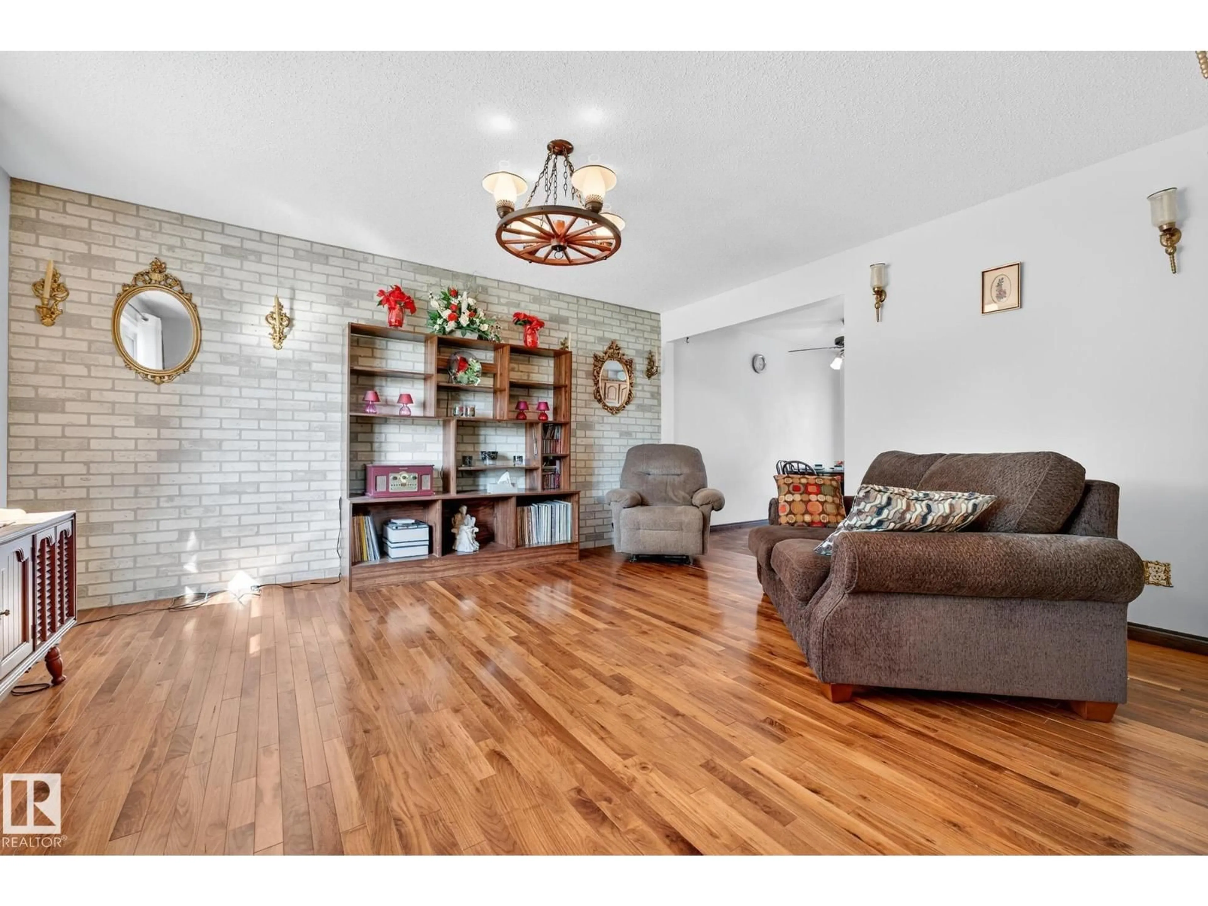 Living room with furniture, wood/laminate floor for 15211 95 ST, Edmonton Alberta T5E3Z3