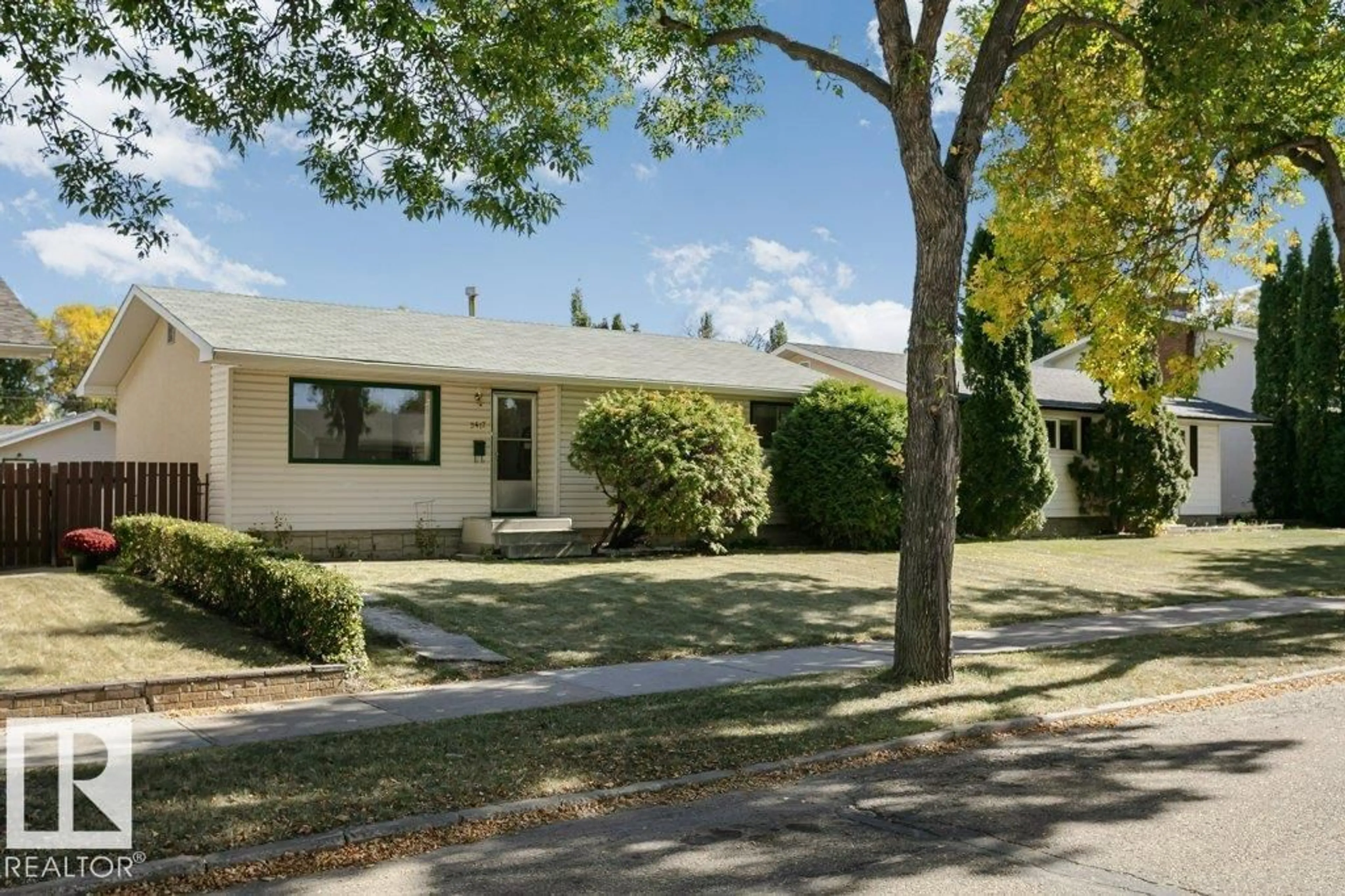 Home with vinyl exterior material, street for 9417 97 ST, Fort Saskatchewan Alberta T8L1S9