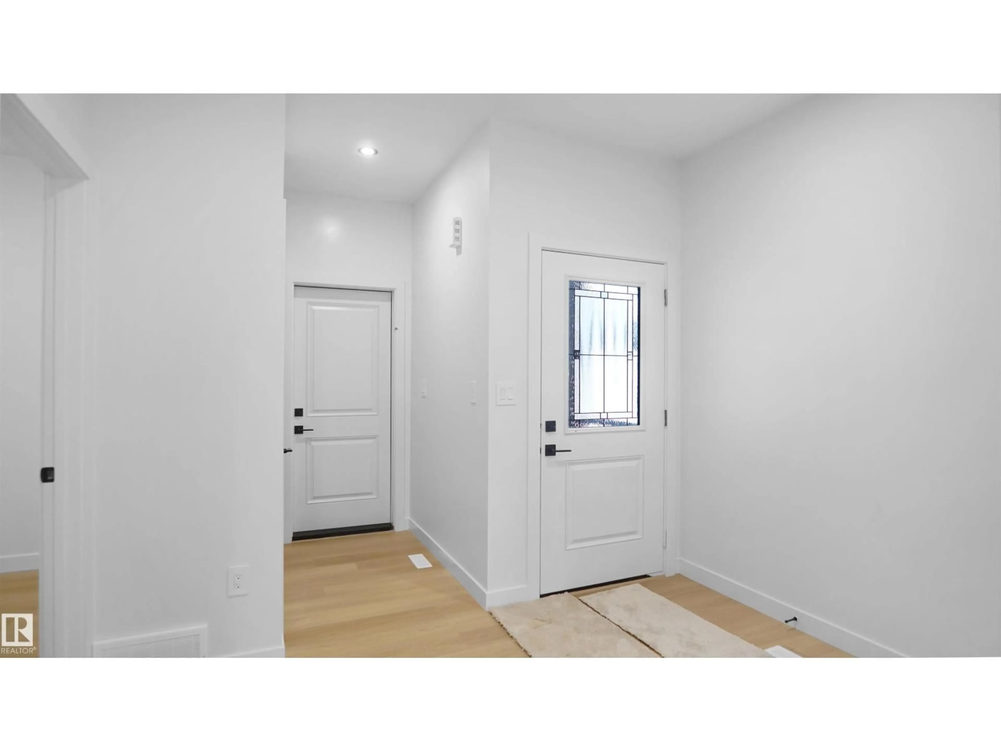 Indoor entryway for 17 TENUTO LINK, Spruce Grove Alberta T7X0Z3