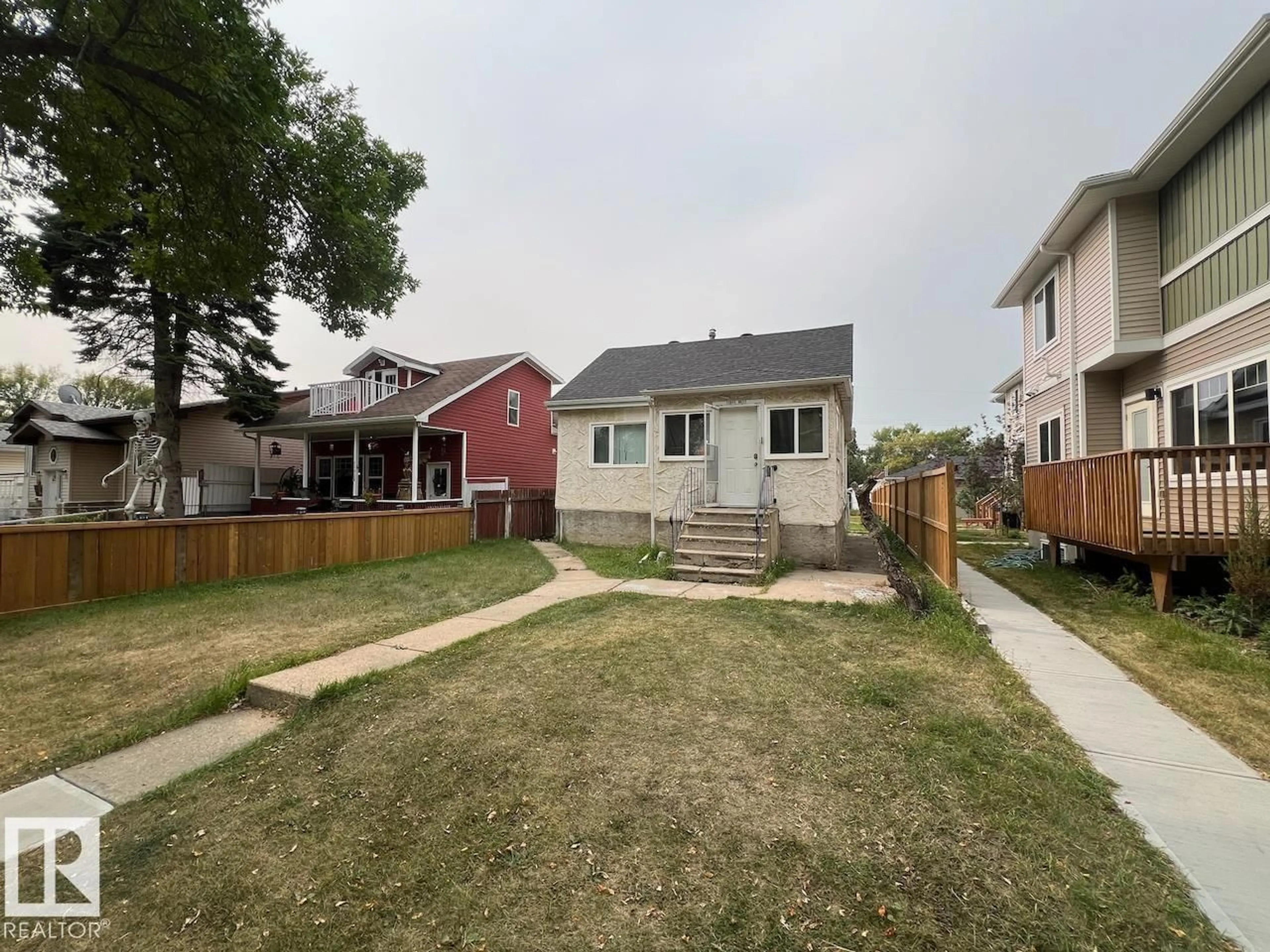A pic from outside/outdoor area/front of a property/back of a property/a pic from drone, street for NW - 11942 86 ST, Edmonton Alberta T5B3K2