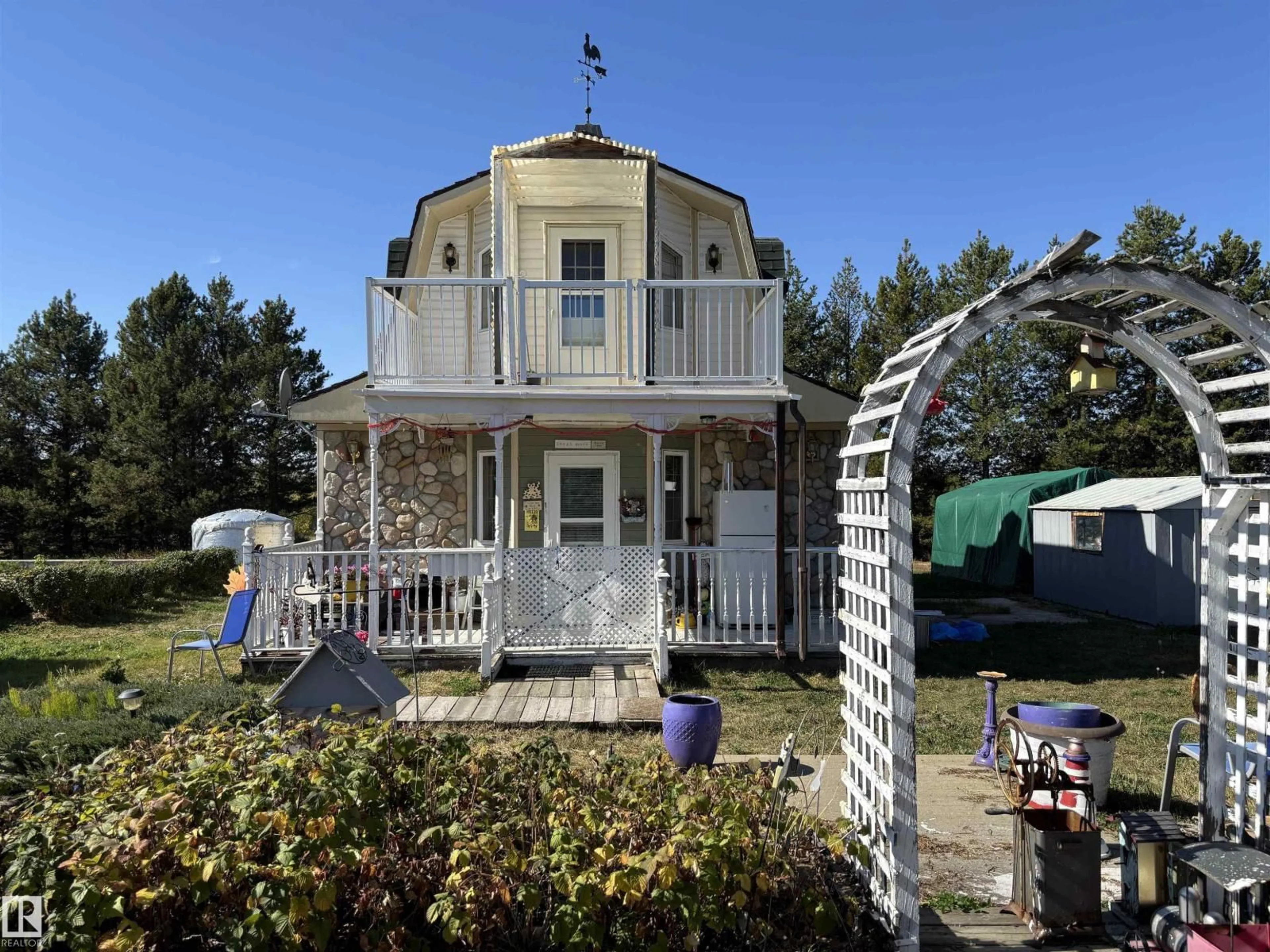 A pic from outside/outdoor area/front of a property/back of a property/a pic from drone, building for 140 RUSSEL DR, Rural St. Paul County Alberta T0A3B0