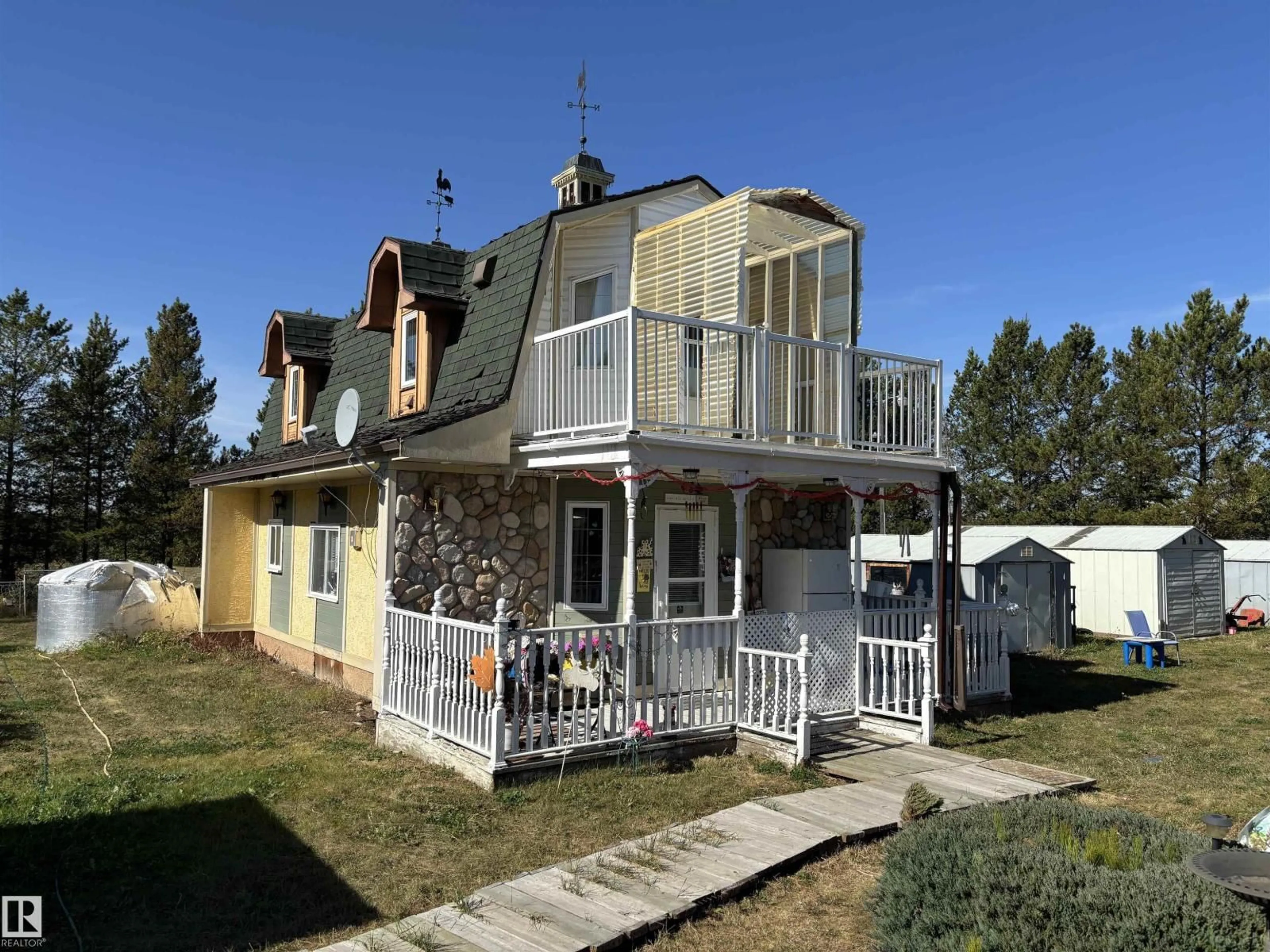 Home with vinyl exterior material, street for 140 RUSSEL DR, Rural St. Paul County Alberta T0A3B0