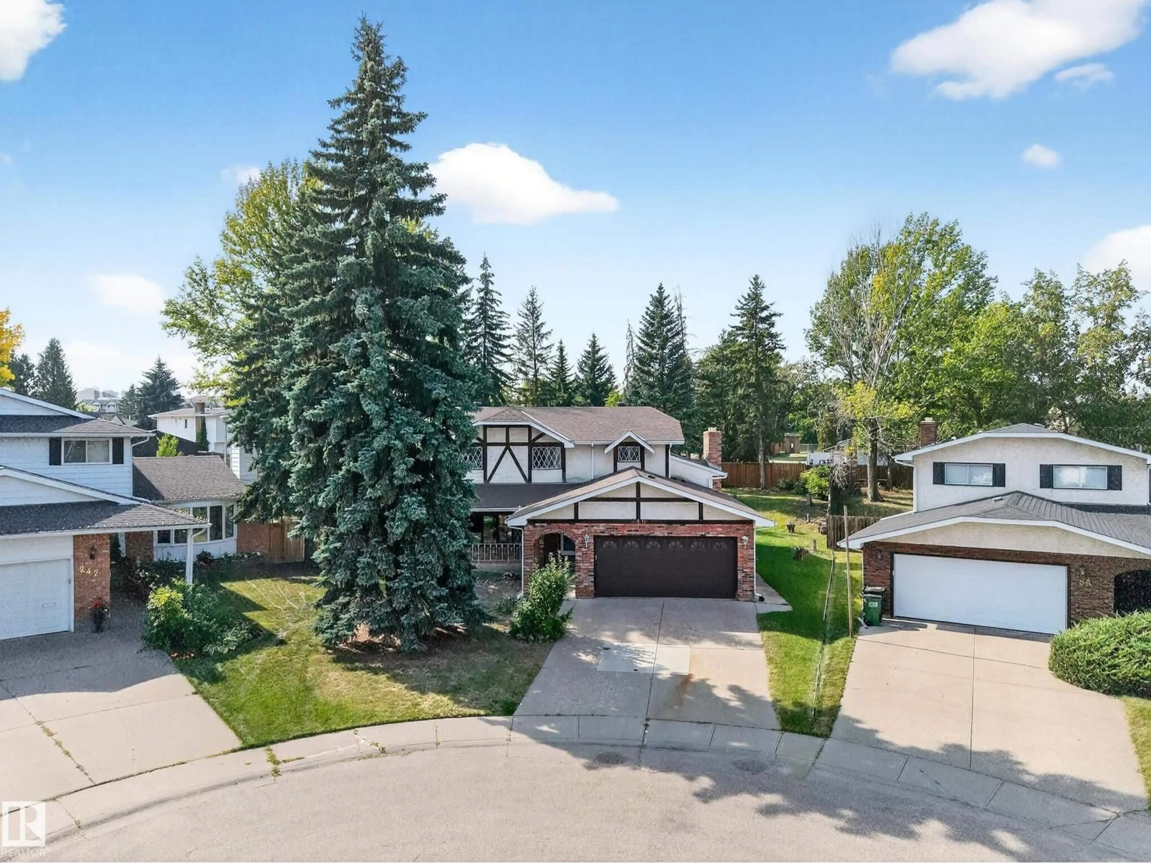 A pic from outside/outdoor area/front of a property/back of a property/a pic from drone, street for 240 WESTRIDGE RD, Edmonton Alberta T5T1C1