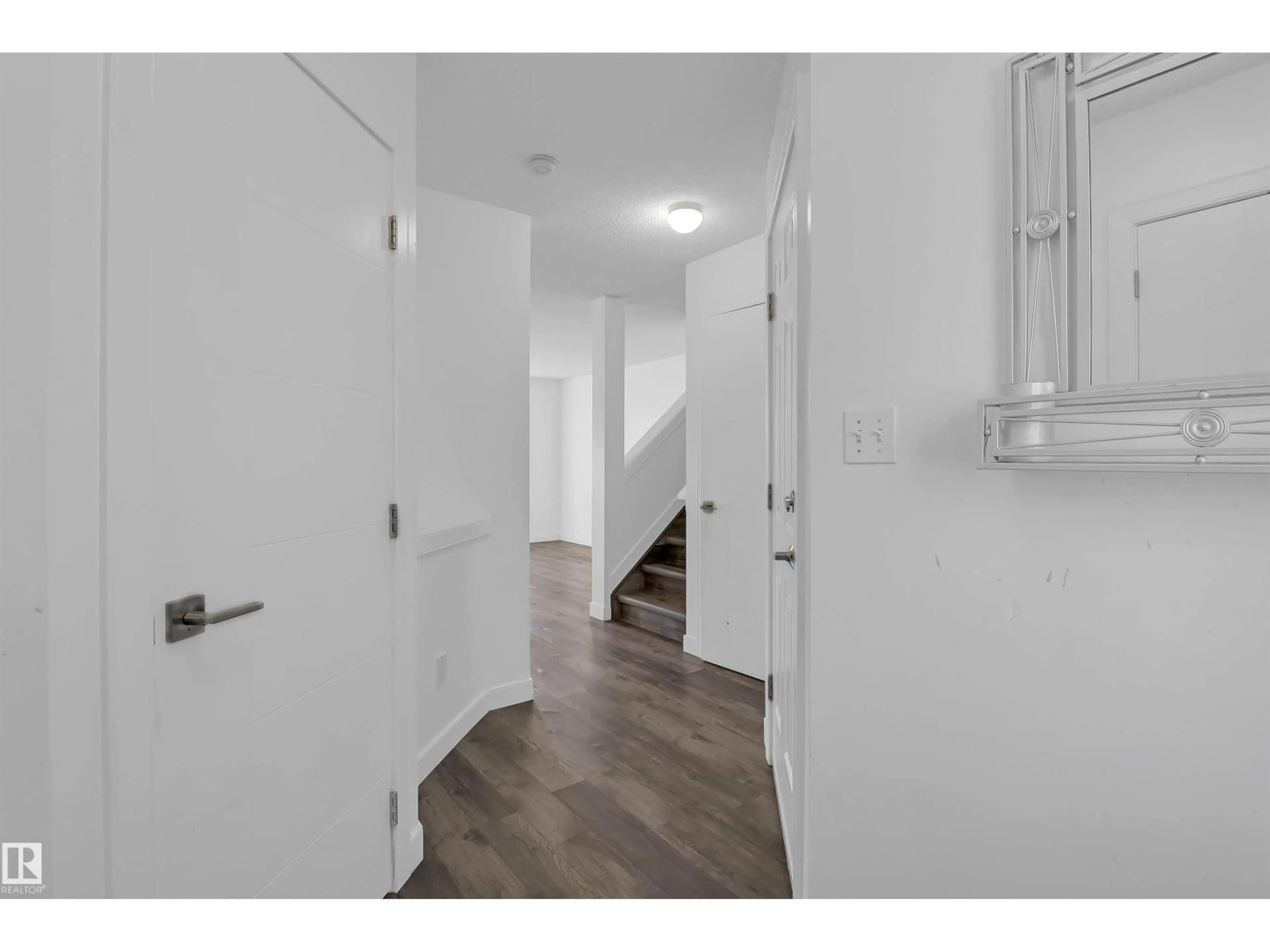 Indoor entryway for 13 - 4020 21 ST, Edmonton Alberta T6T1T8